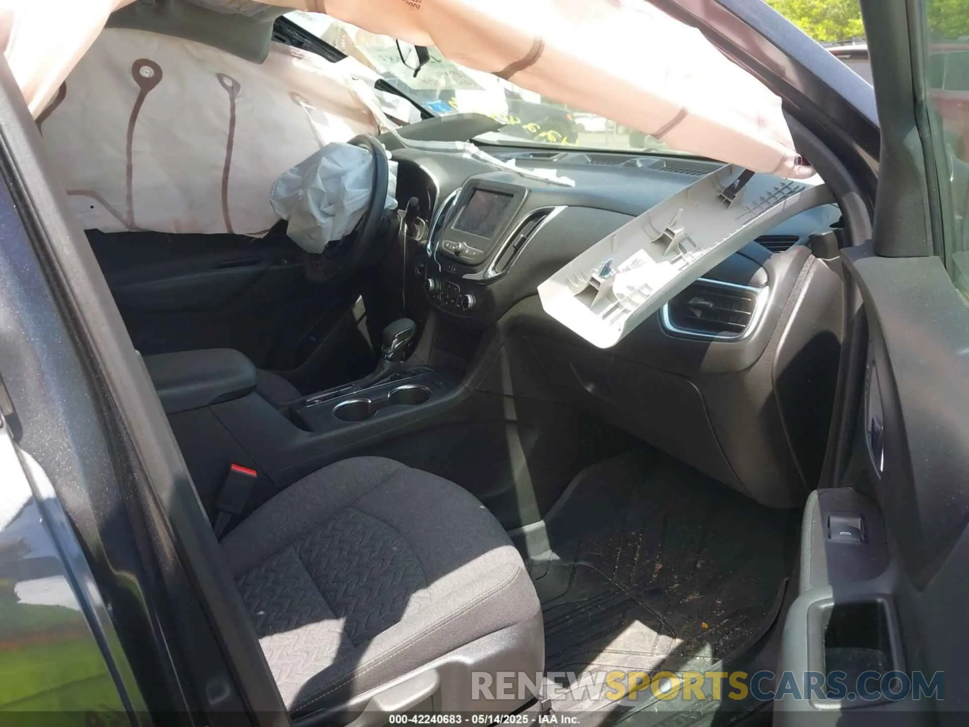 5 Photograph of a damaged car 2GNAXUEV8N6153372 CHEVROLET EQUINOX 2022