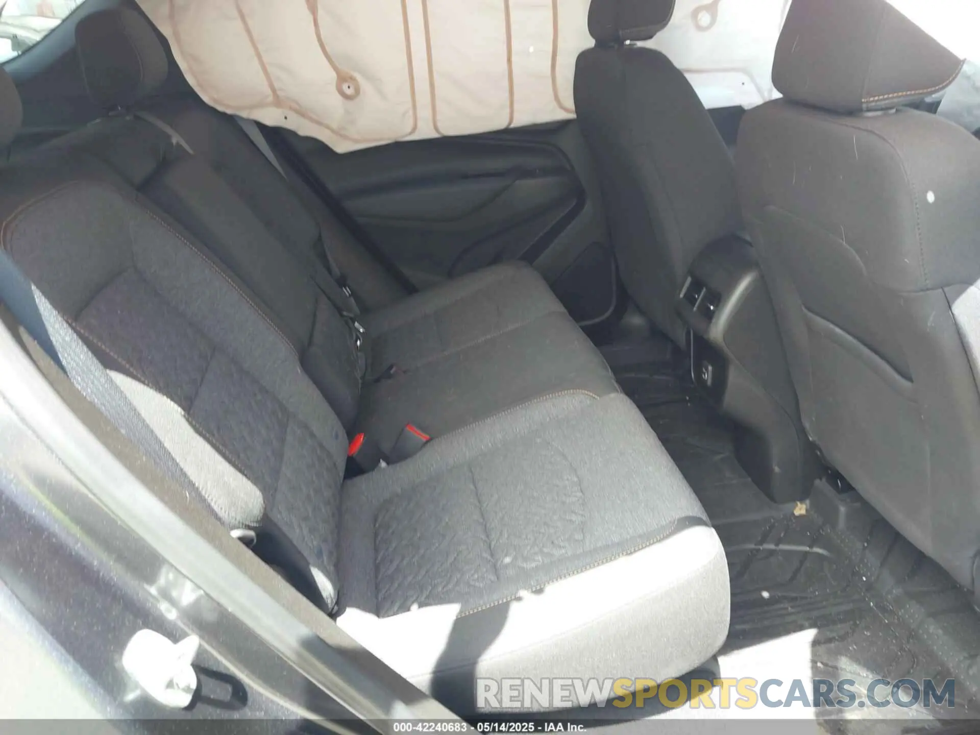 8 Photograph of a damaged car 2GNAXUEV8N6153372 CHEVROLET EQUINOX 2022