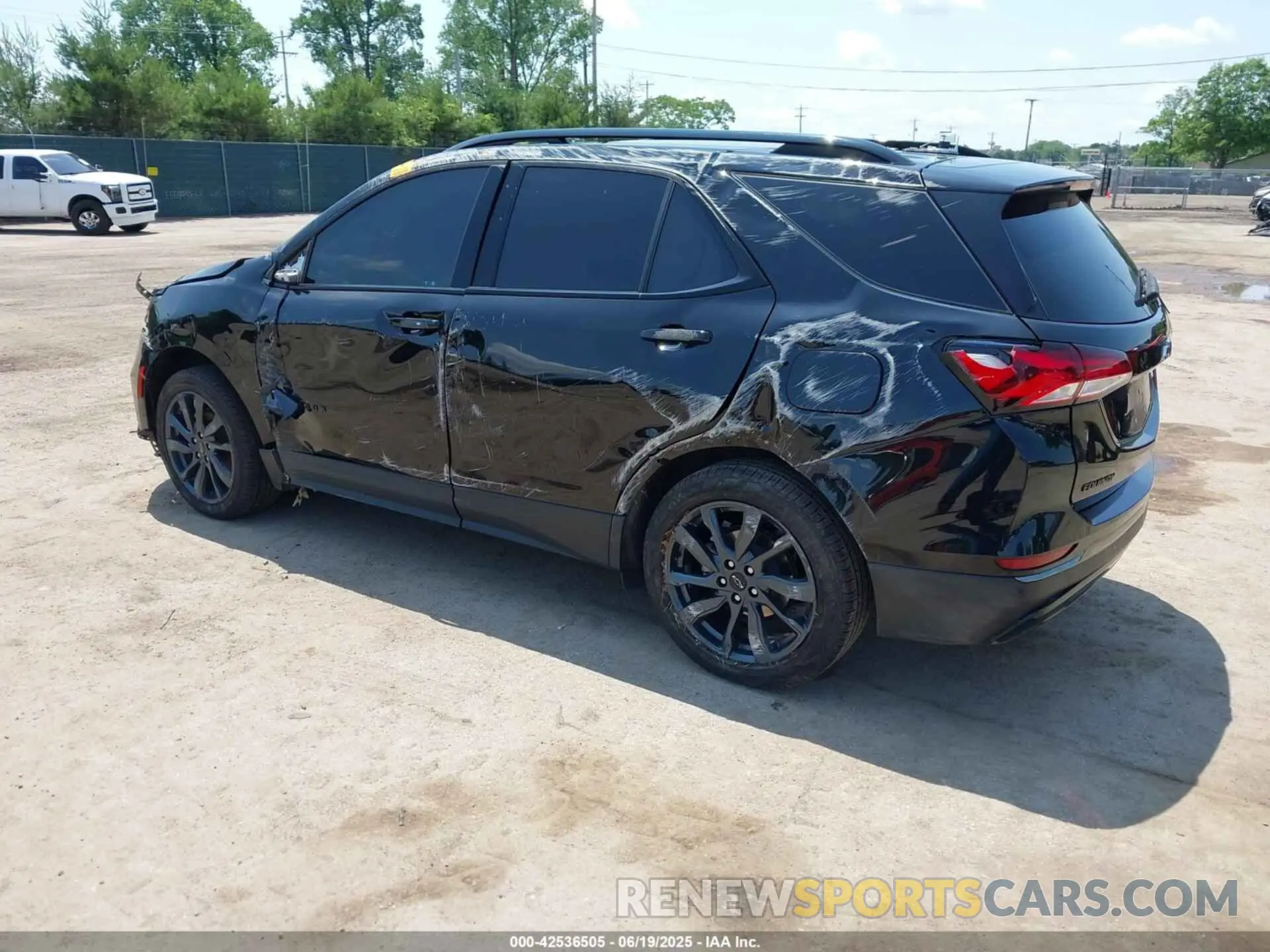 3 Photograph of a damaged car 2GNAXWEV0N6121740 CHEVROLET EQUINOX 2022