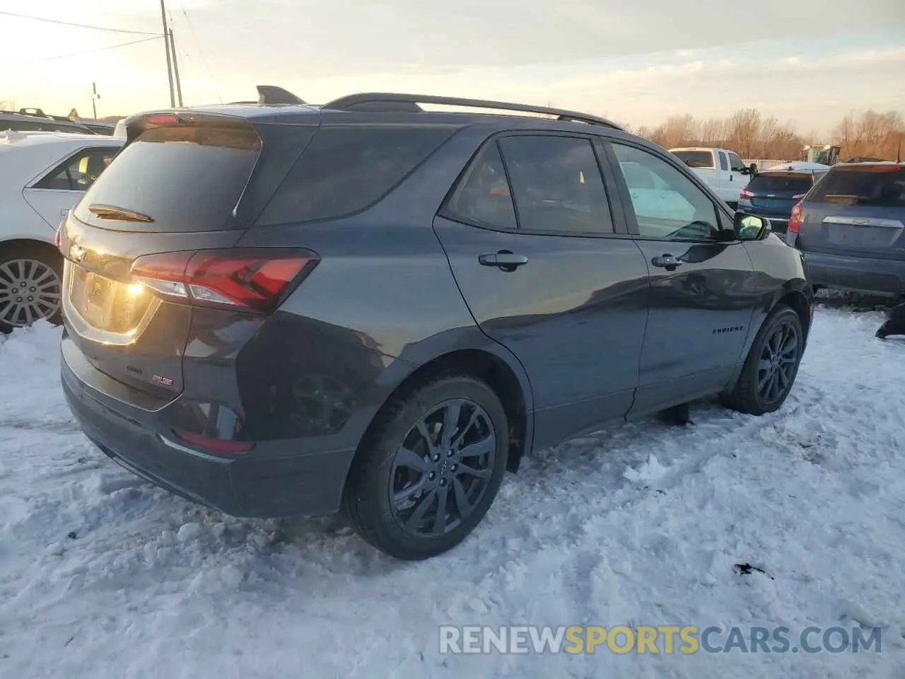 3 Photograph of a damaged car 2GNAXWEV3N6125006 CHEVROLET EQUINOX 2022
