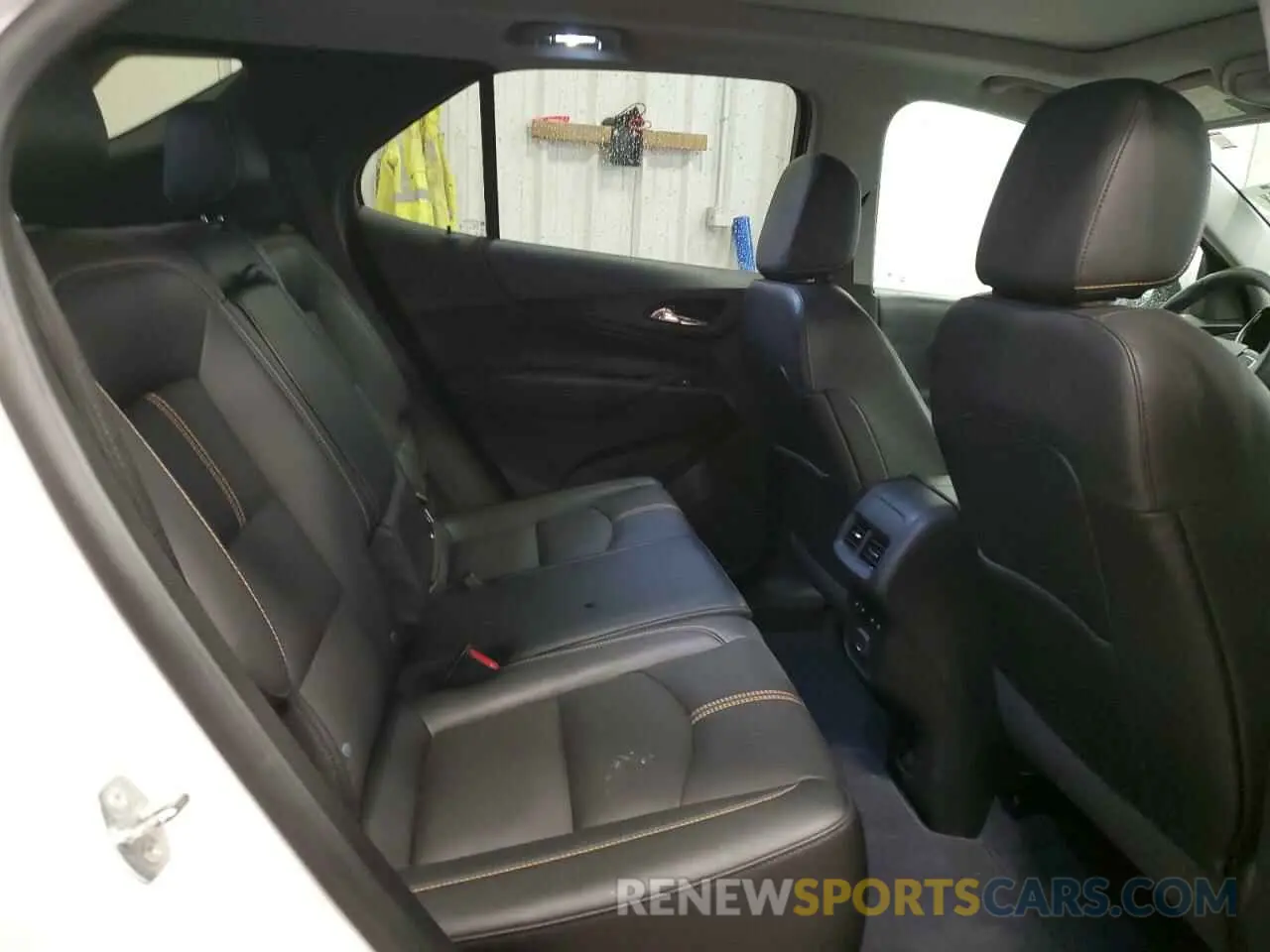 11 Photograph of a damaged car 2GNAXXEV5N6117690 CHEVROLET EQUINOX 2022
