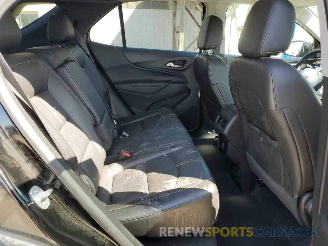 11 Photograph of a damaged car 2GNAXXEV7N6151842 CHEVROLET EQUINOX 2022