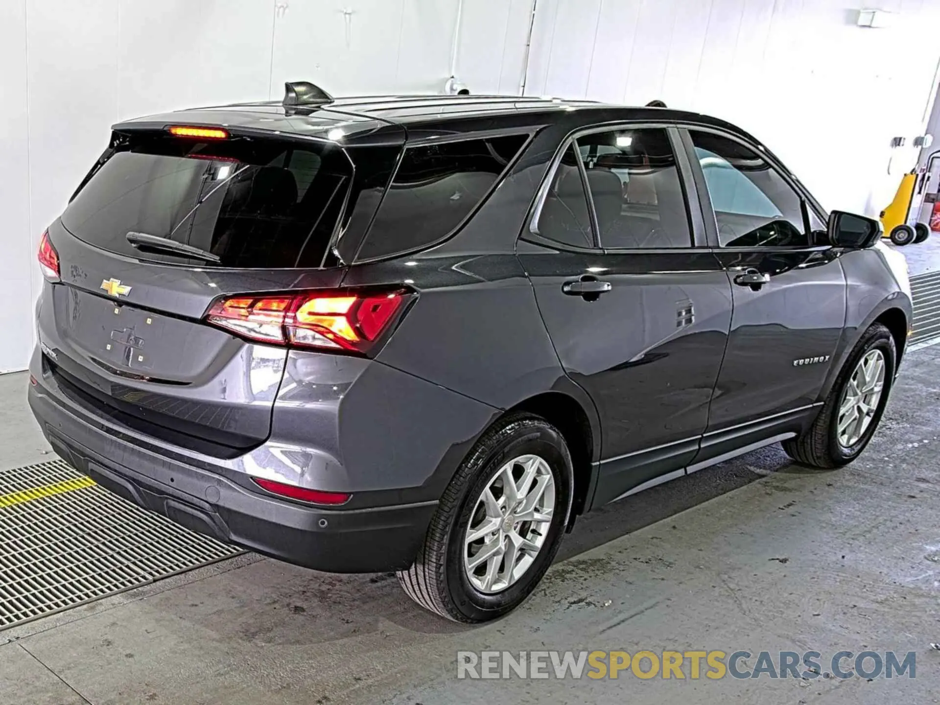 19 Photograph of a damaged car 3GNAXFEV6NS232388 CHEVROLET EQUINOX 2022