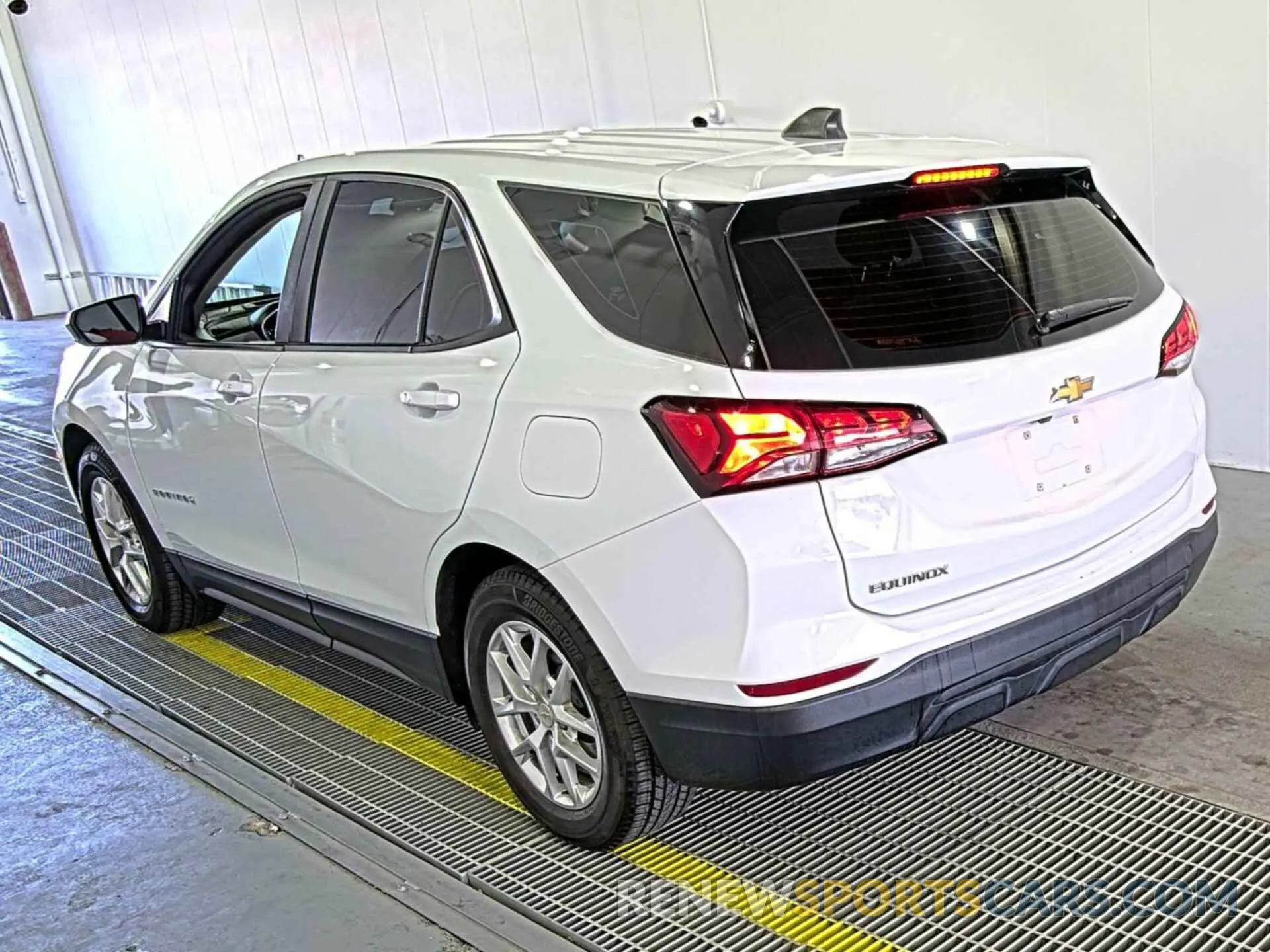 26 Photograph of a damaged car 3GNAXHEV0NS245150 CHEVROLET EQUINOX 2022