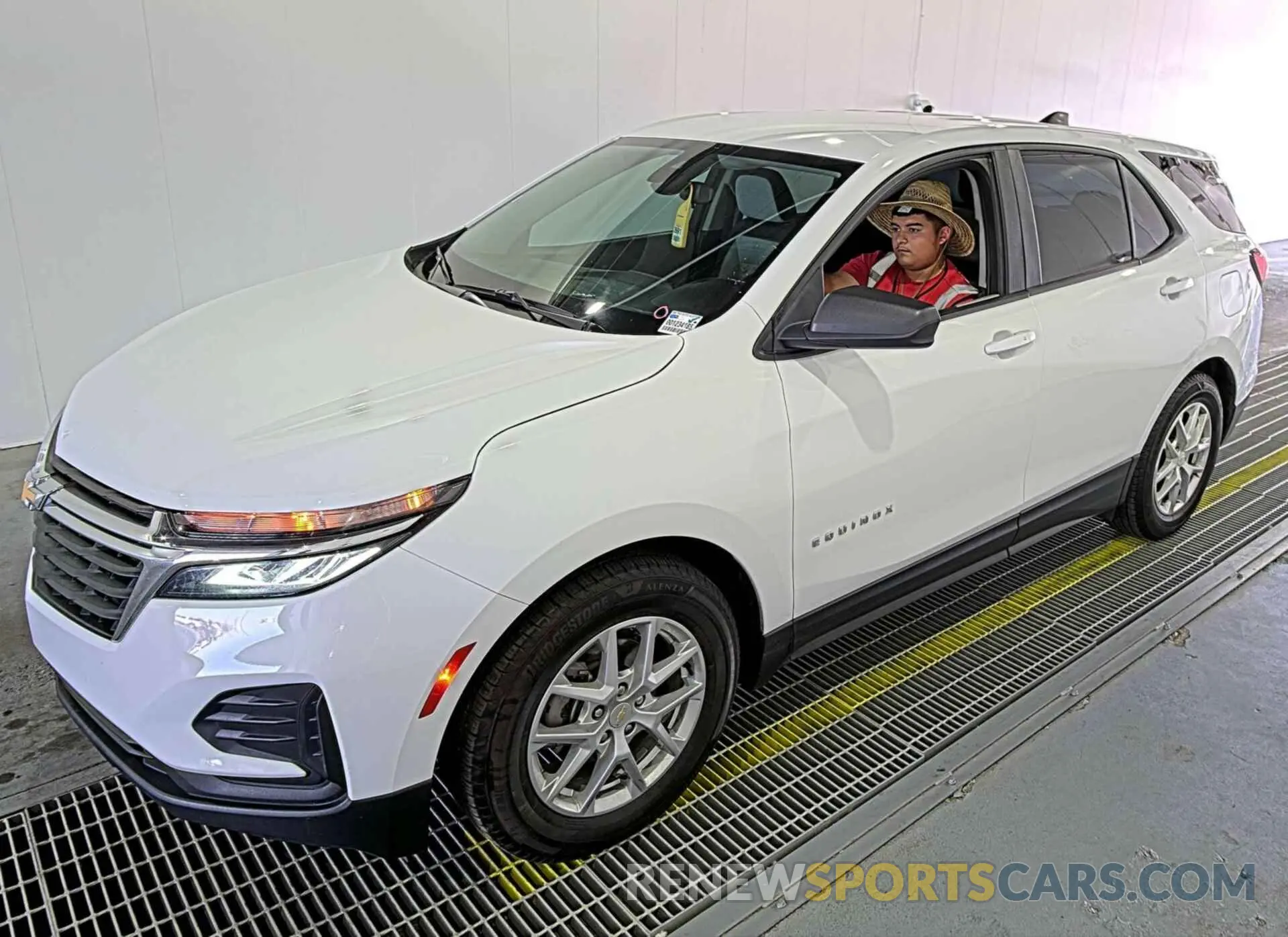 6 Photograph of a damaged car 3GNAXHEV0NS245150 CHEVROLET EQUINOX 2022