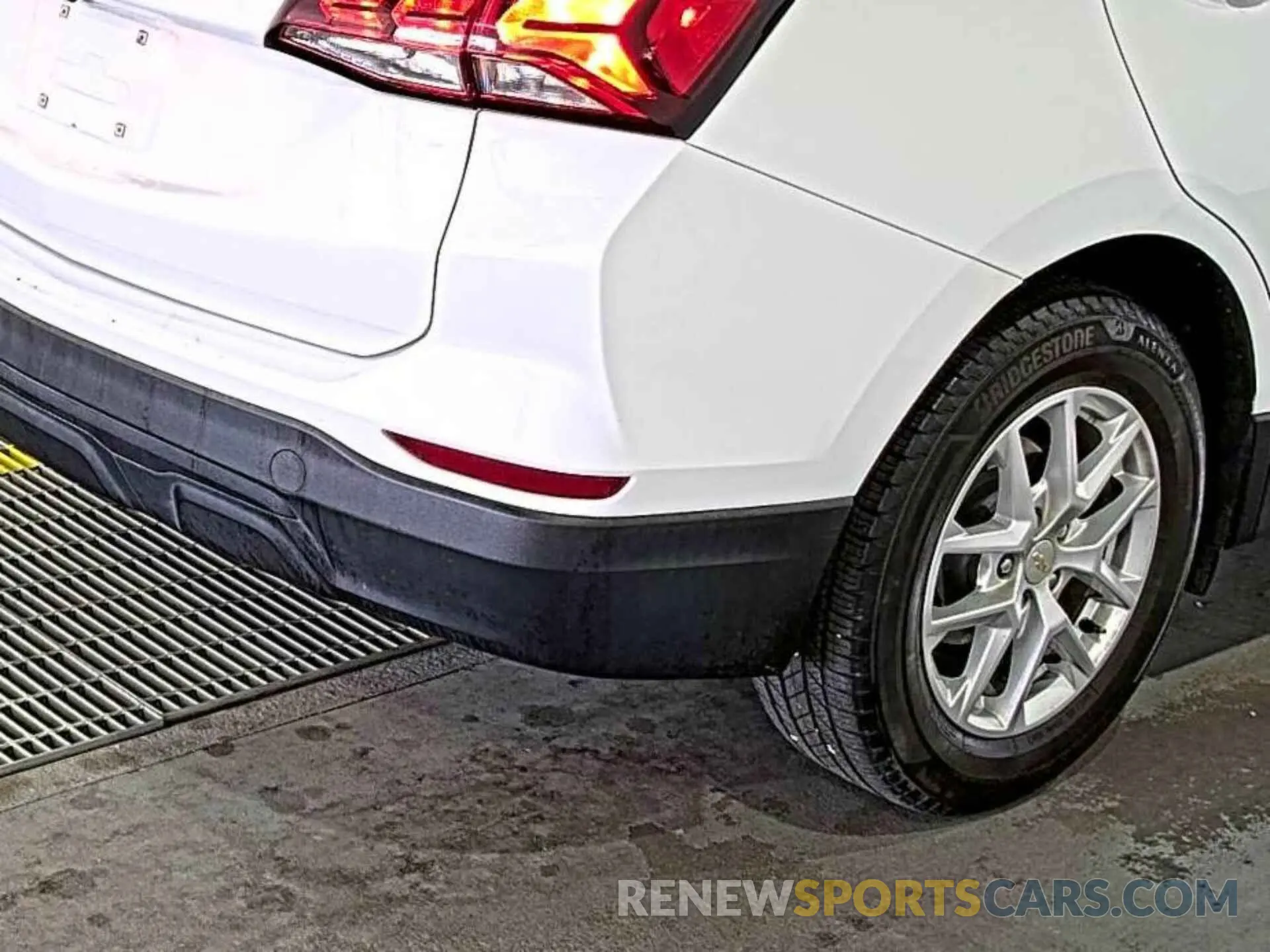 9 Photograph of a damaged car 3GNAXHEV0NS245150 CHEVROLET EQUINOX 2022