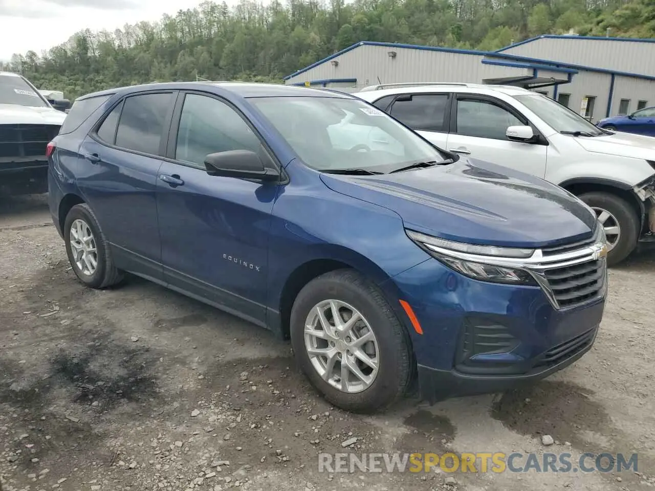 4 Photograph of a damaged car 3GNAXHEV1NS157952 CHEVROLET EQUINOX 2022