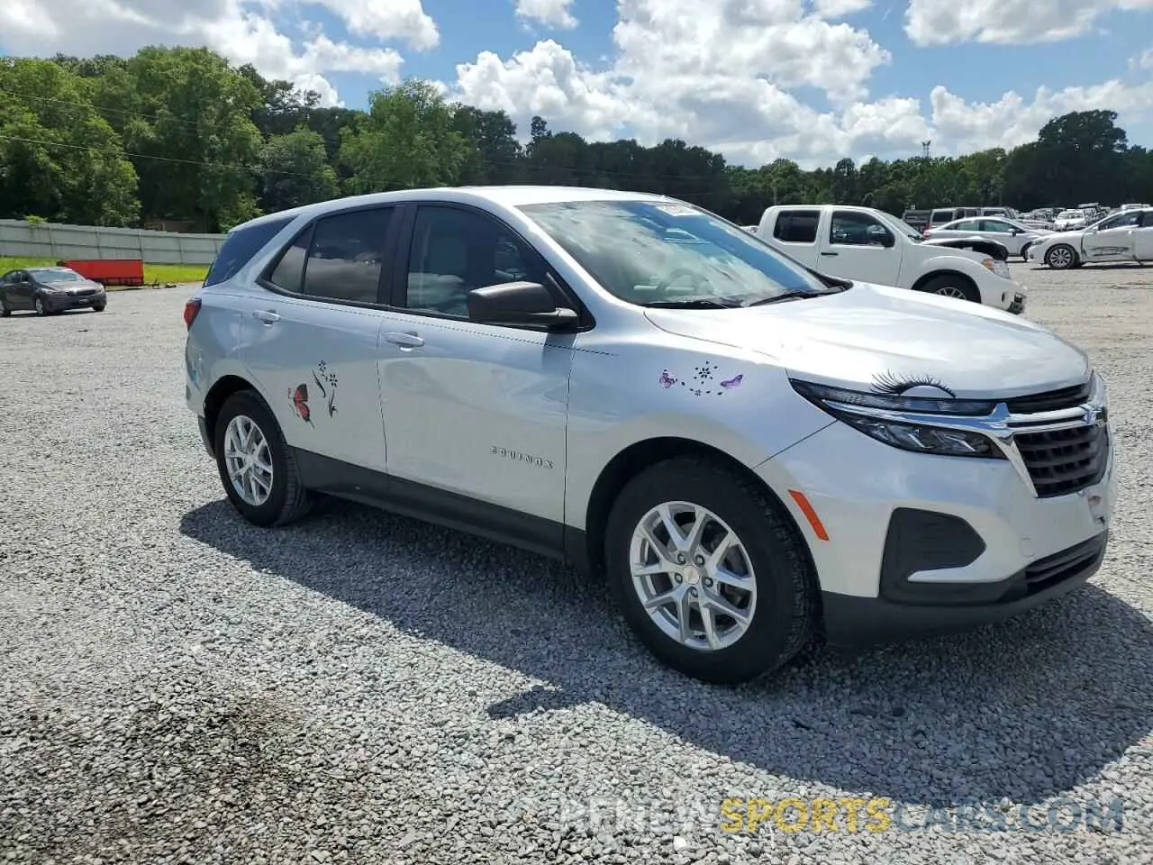 4 Photograph of a damaged car 3GNAXHEV1NS173584 CHEVROLET EQUINOX 2022