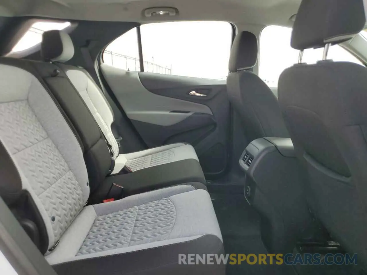 11 Фотография поврежденного автомобиля 3GNAXHEV1NS225702 CHEVROLET EQUINOX 2022