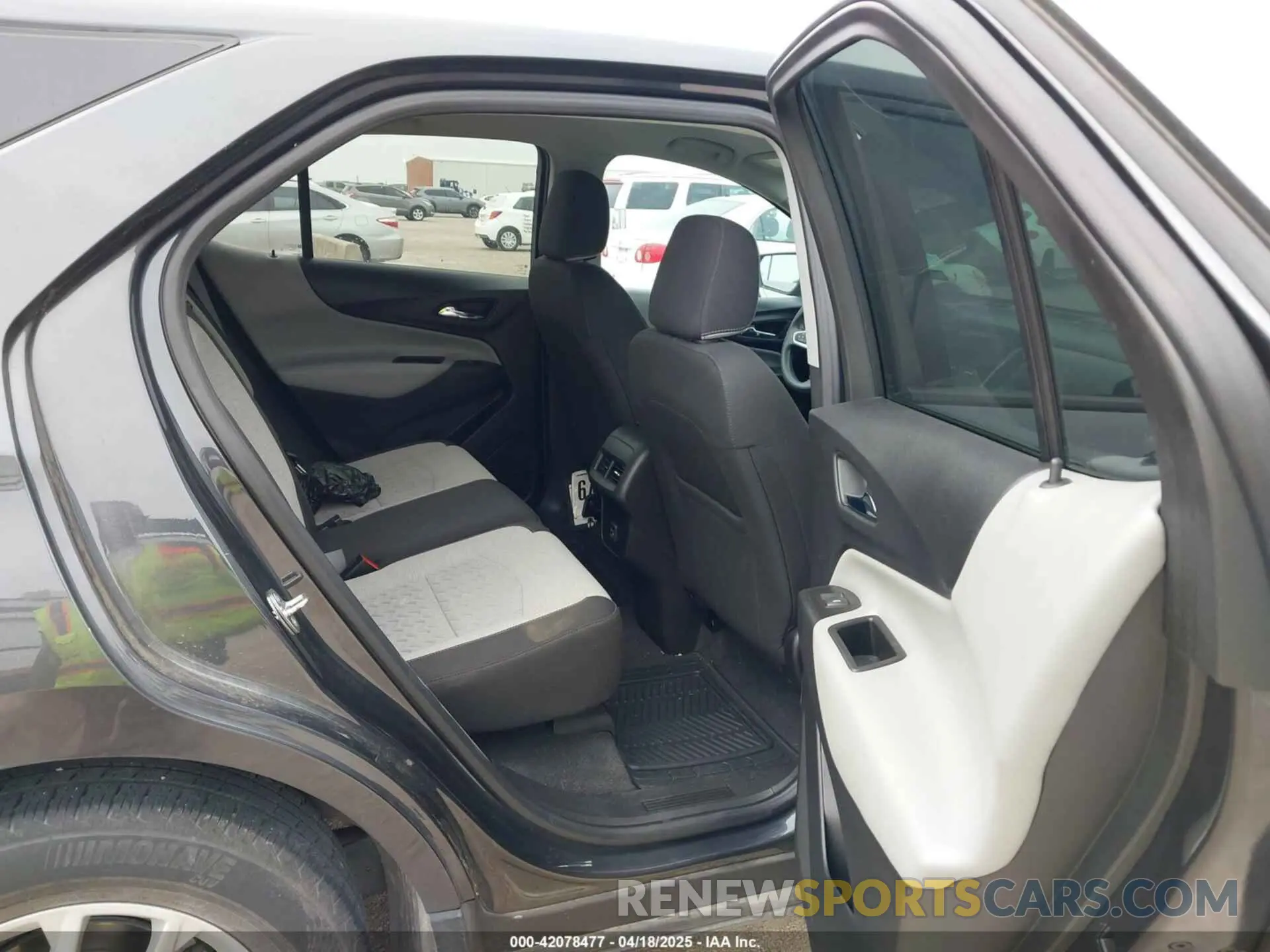 8 Фотография поврежденного автомобиля 3GNAXHEV2NS236420 CHEVROLET EQUINOX 2022