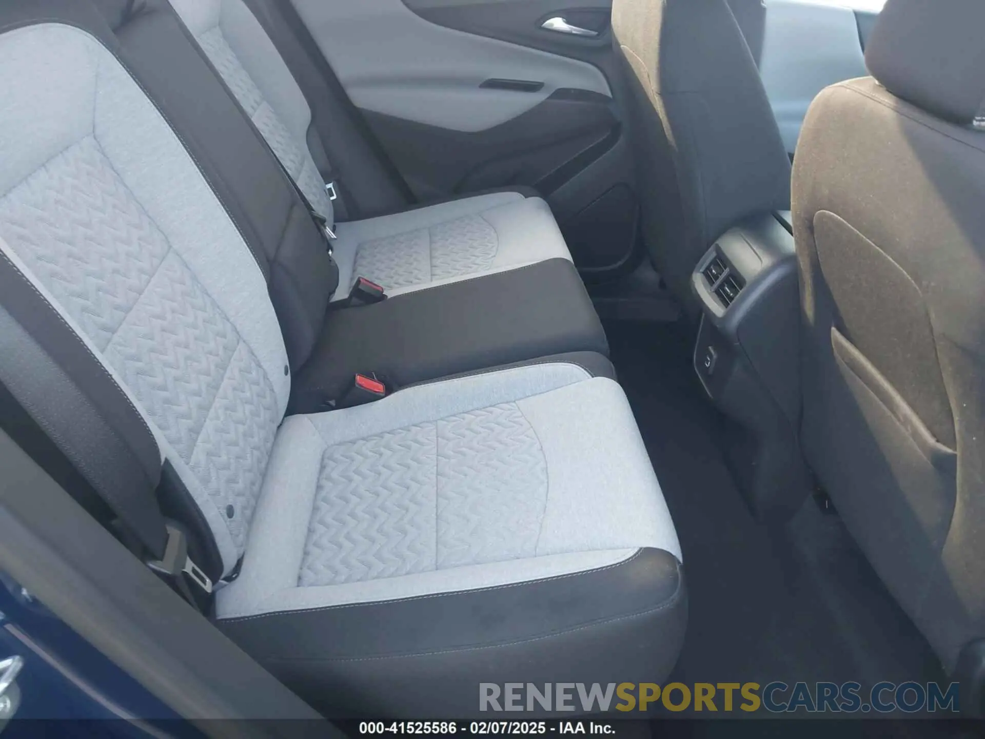 8 Photograph of a damaged car 3GNAXHEV2NS242959 CHEVROLET EQUINOX 2022