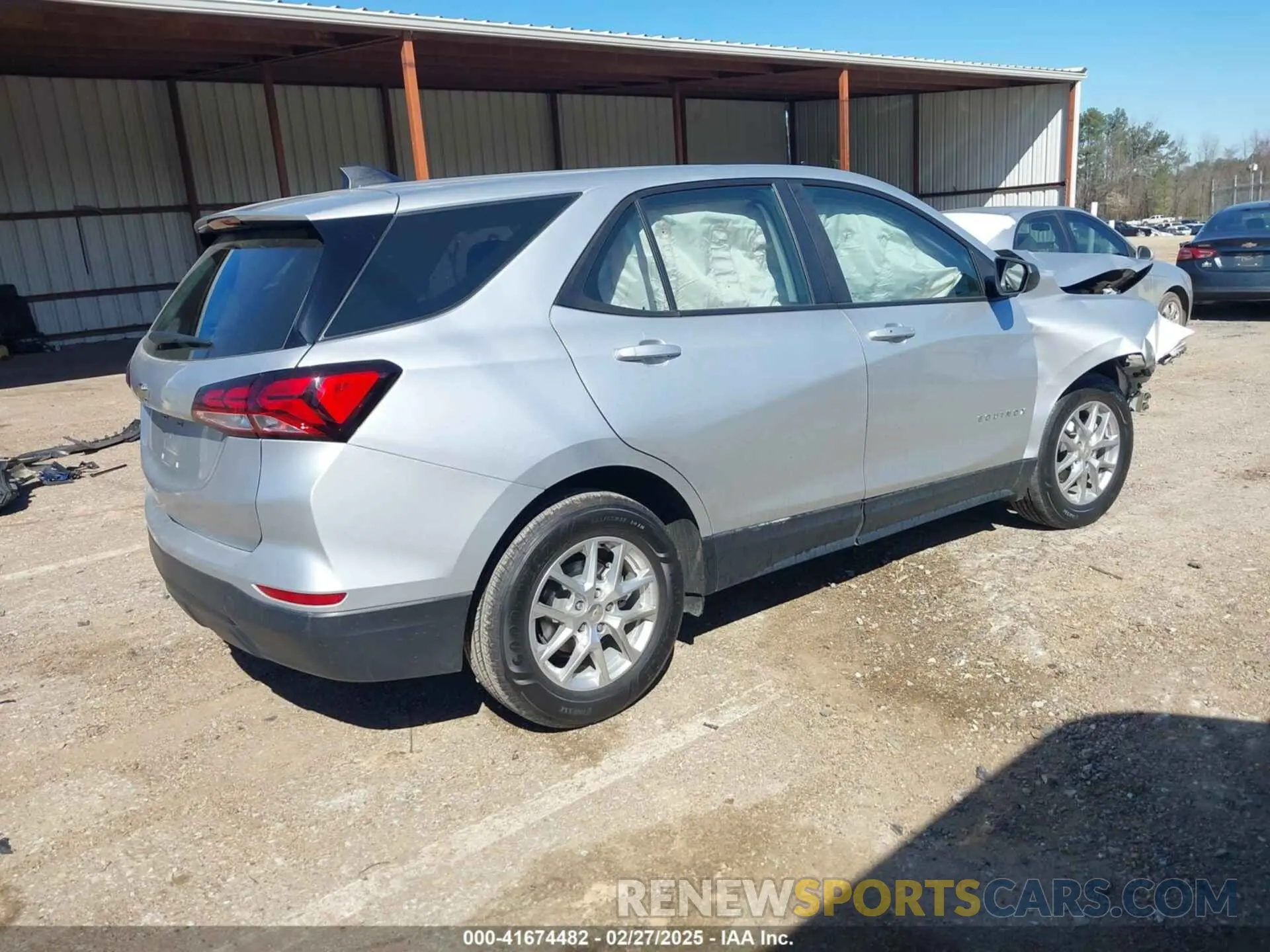 4 Photograph of a damaged car 3GNAXHEV3NS115489 CHEVROLET EQUINOX 2022