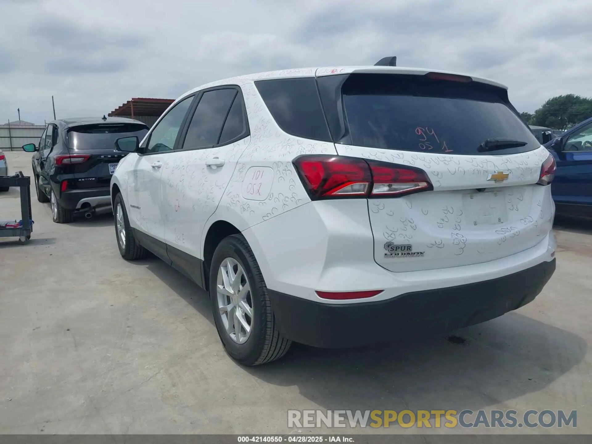 3 Photograph of a damaged car 3GNAXHEV3NS222736 CHEVROLET EQUINOX 2022