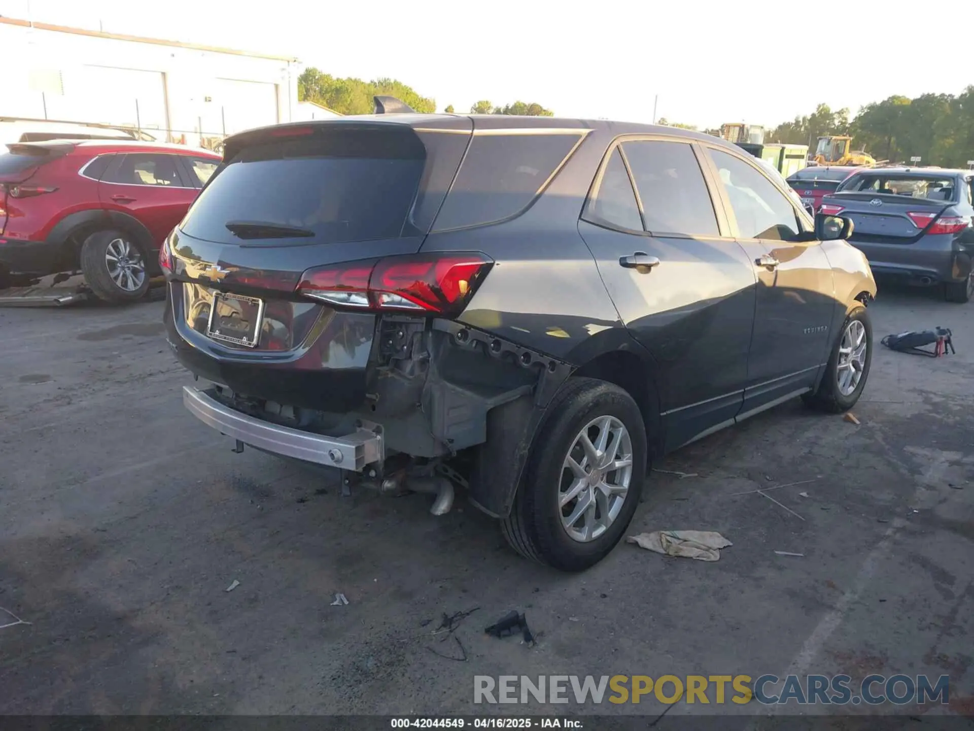 4 Фотография поврежденного автомобиля 3GNAXHEV5NS207459 CHEVROLET EQUINOX 2022