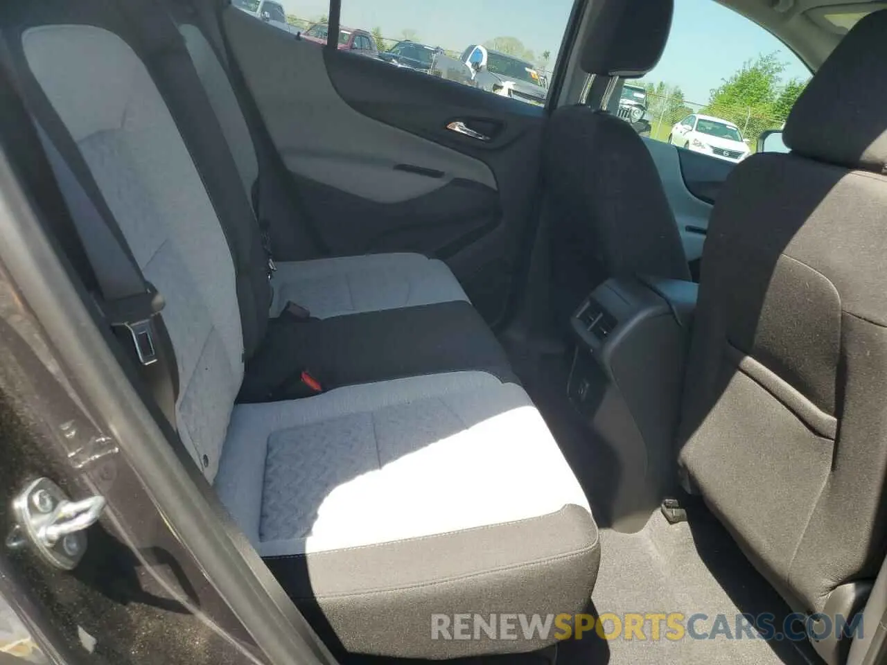 11 Photograph of a damaged car 3GNAXHEV5NS239781 CHEVROLET EQUINOX 2022