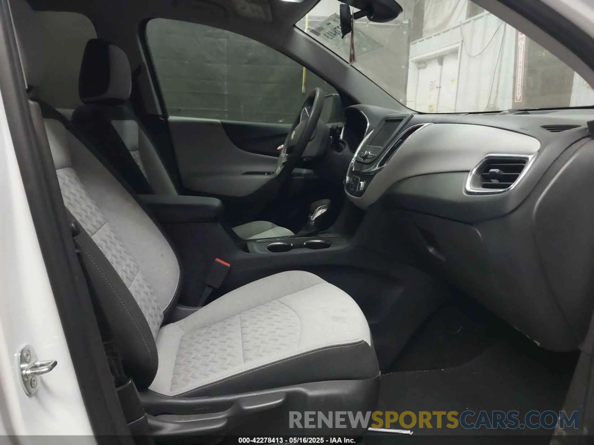 5 Photograph of a damaged car 3GNAXHEV7NS157437 CHEVROLET EQUINOX 2022