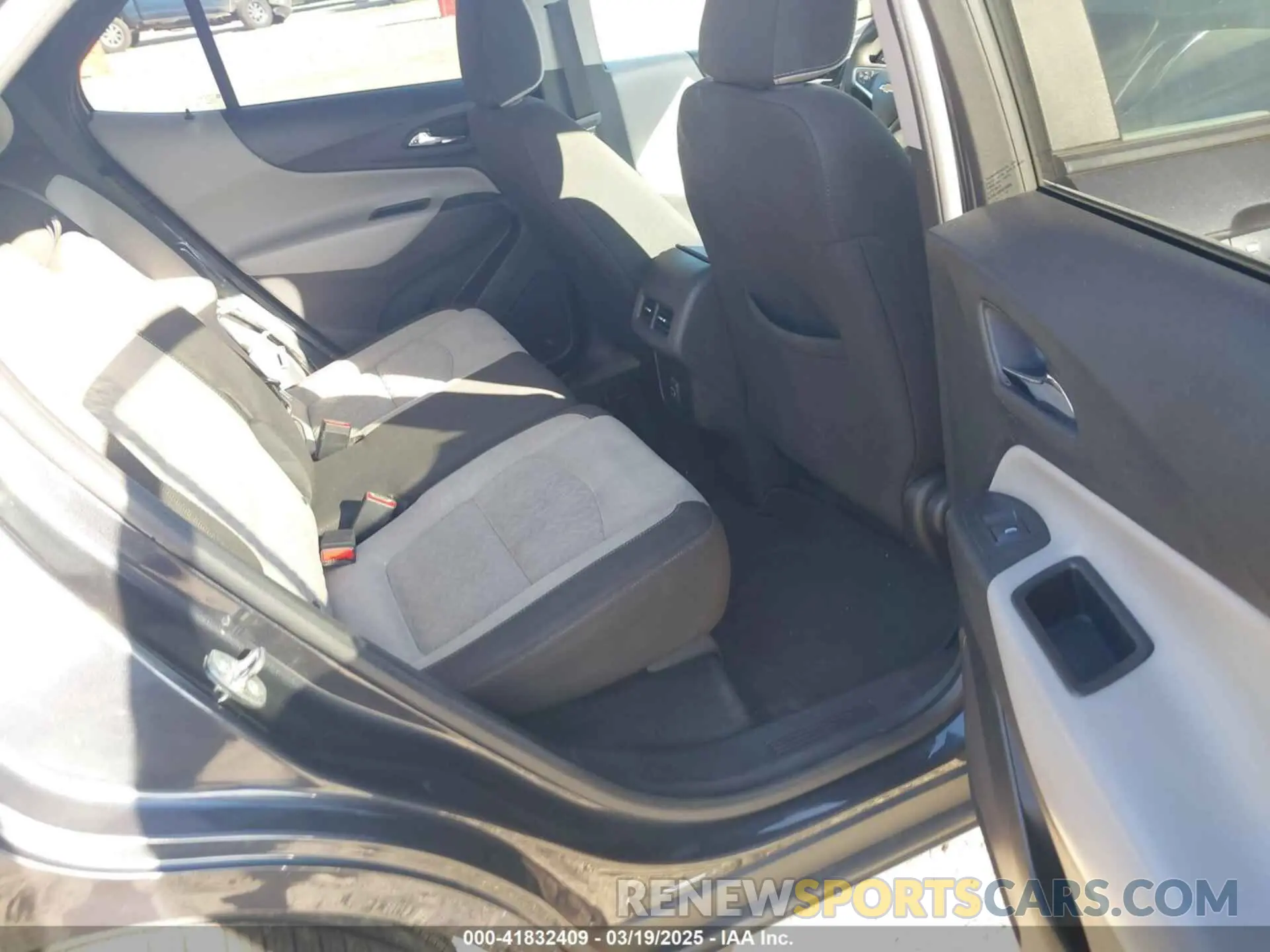 8 Фотография поврежденного автомобиля 3GNAXHEV7NS174173 CHEVROLET EQUINOX 2022