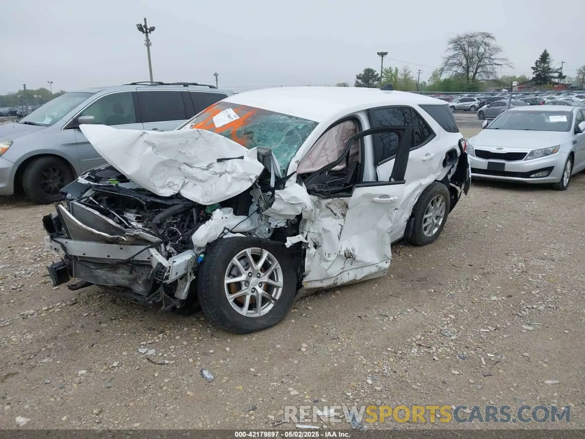 2 Photograph of a damaged car 3GNAXHEV9NS213412 CHEVROLET EQUINOX 2022