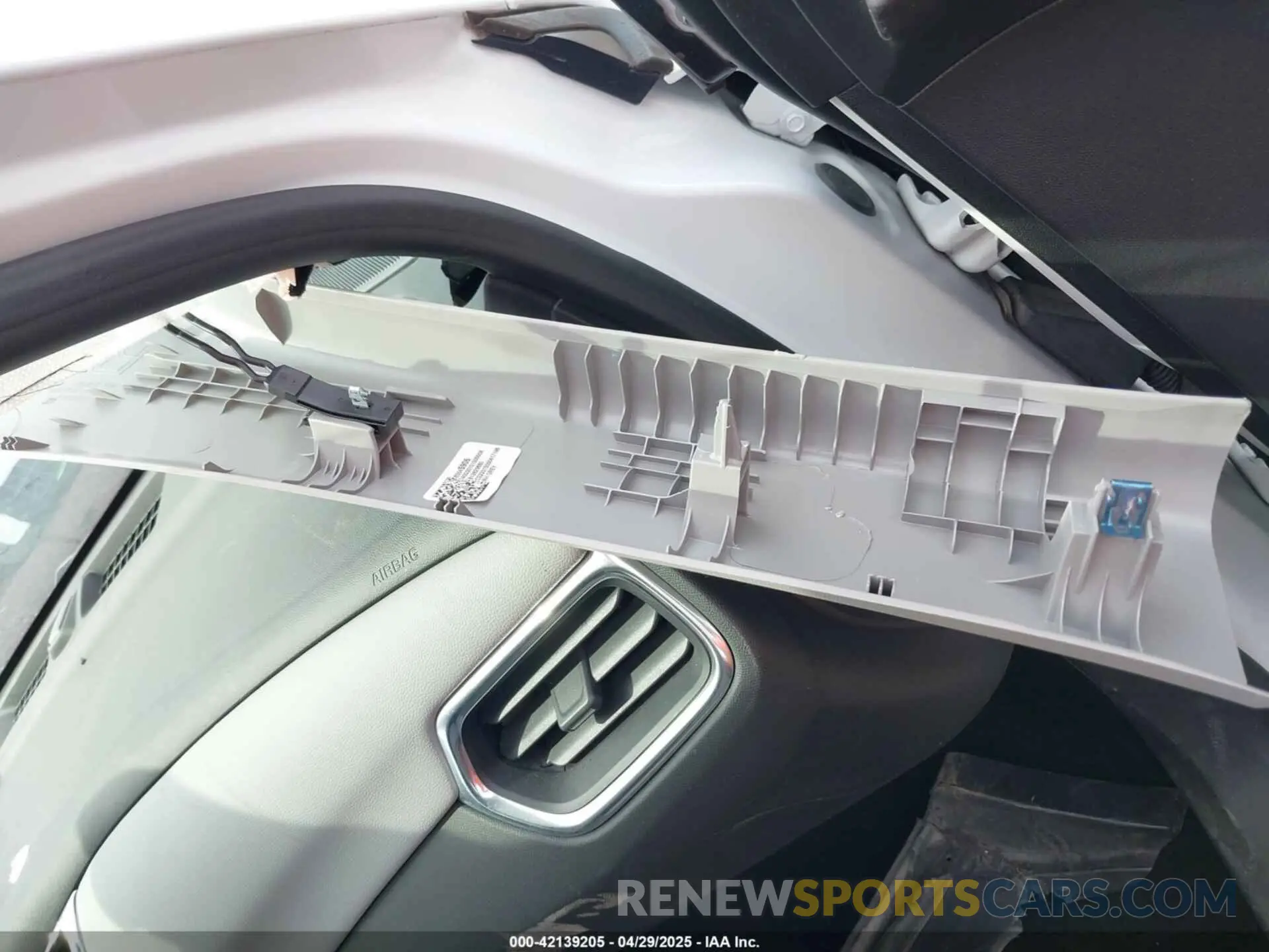 18 Photograph of a damaged car 3GNAXHEV9NS242439 CHEVROLET EQUINOX 2022