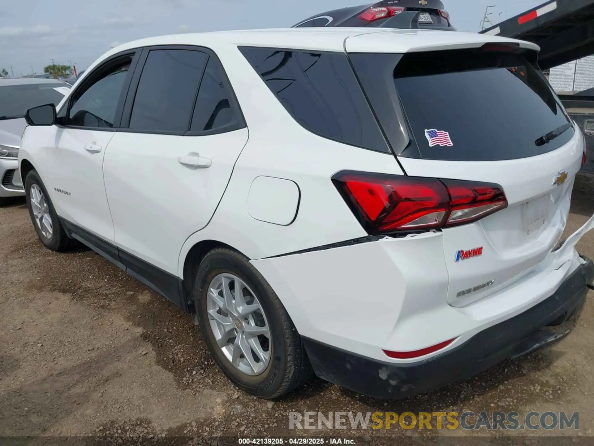 3 Photograph of a damaged car 3GNAXHEV9NS242439 CHEVROLET EQUINOX 2022