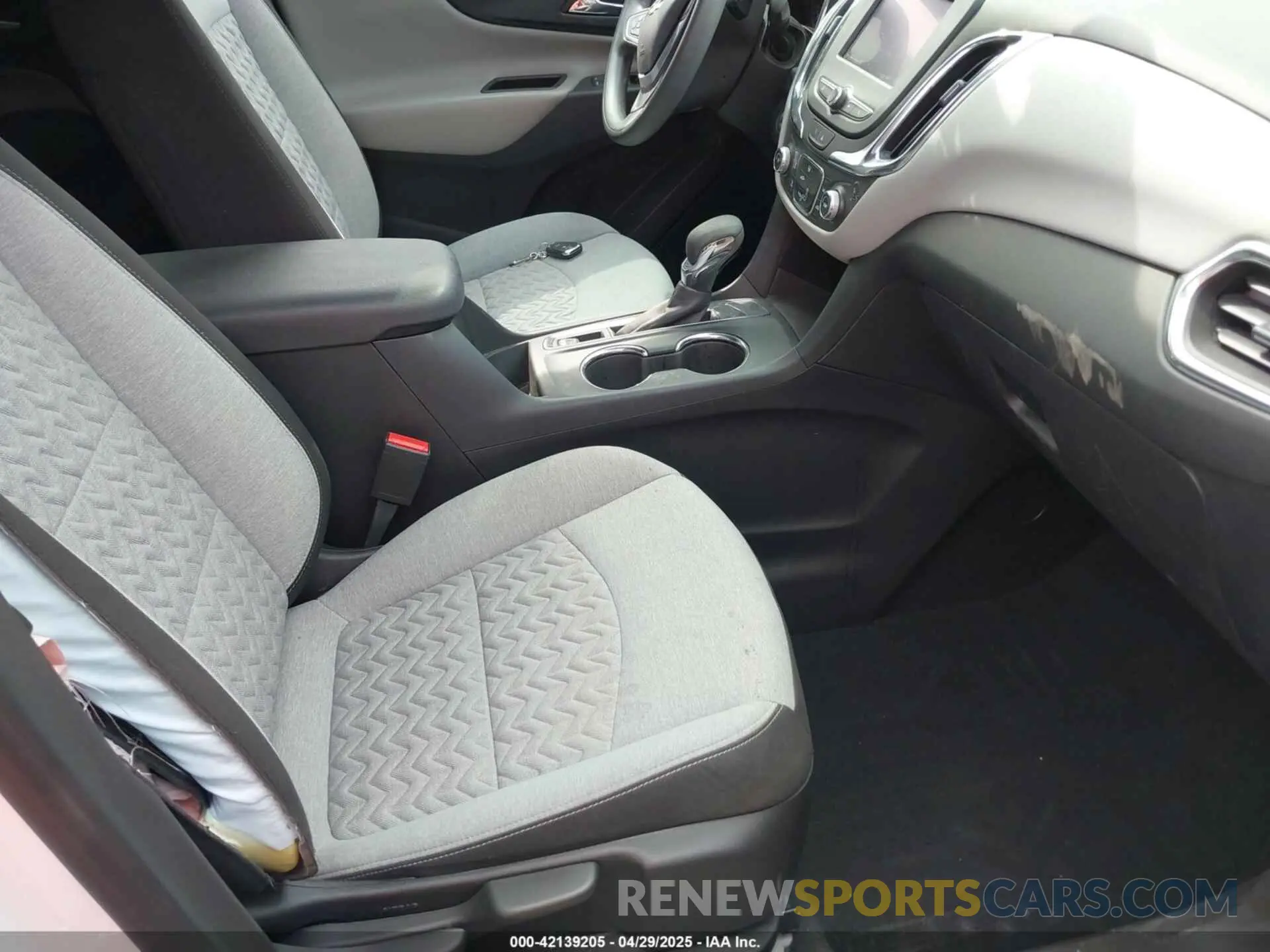 5 Photograph of a damaged car 3GNAXHEV9NS242439 CHEVROLET EQUINOX 2022