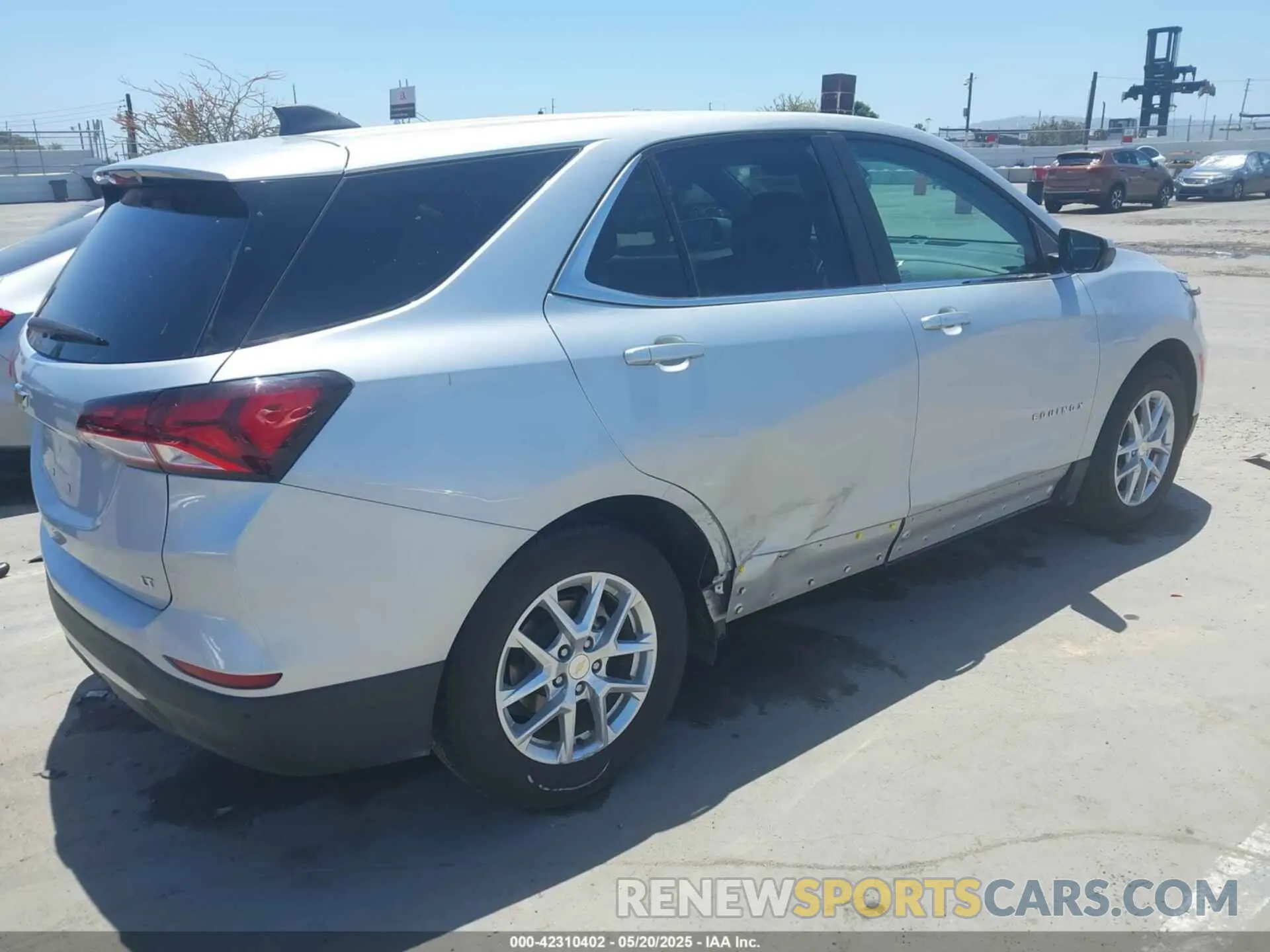 4 Photograph of a damaged car 3GNAXJEV0NL225062 CHEVROLET EQUINOX 2022