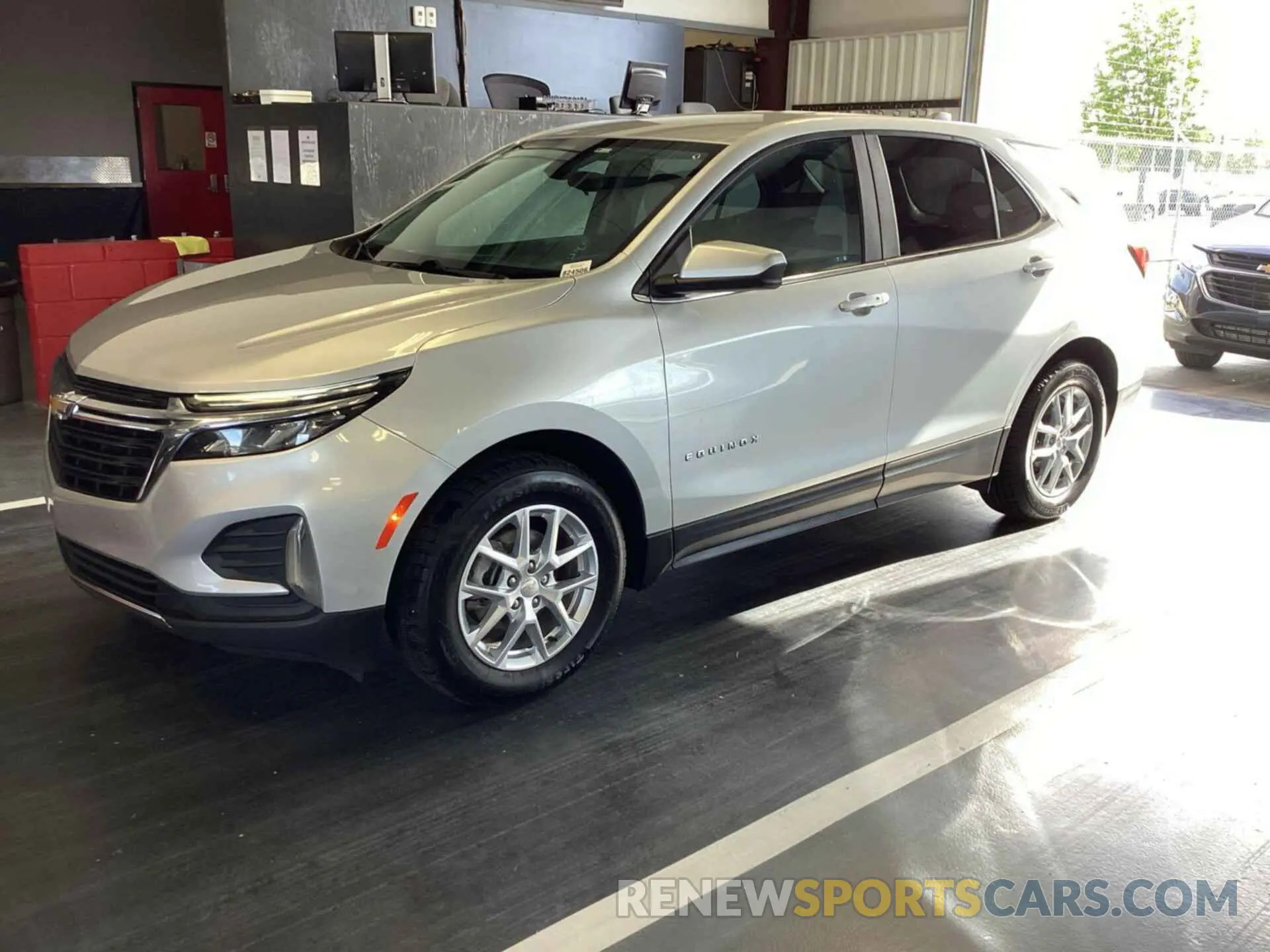 4 Фотография поврежденного автомобиля 3GNAXJEV4NL134943 CHEVROLET EQUINOX 2022