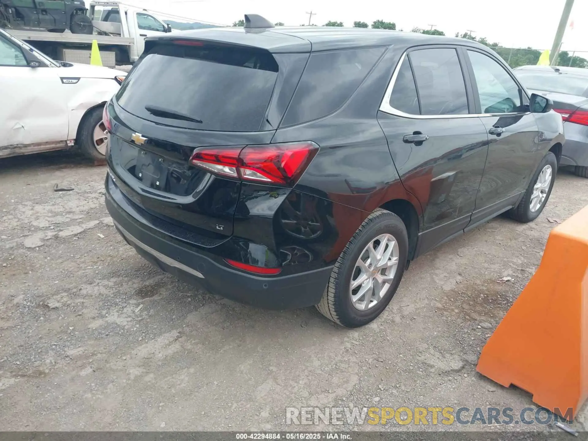 4 Photograph of a damaged car 3GNAXJEV4NL171703 CHEVROLET EQUINOX 2022