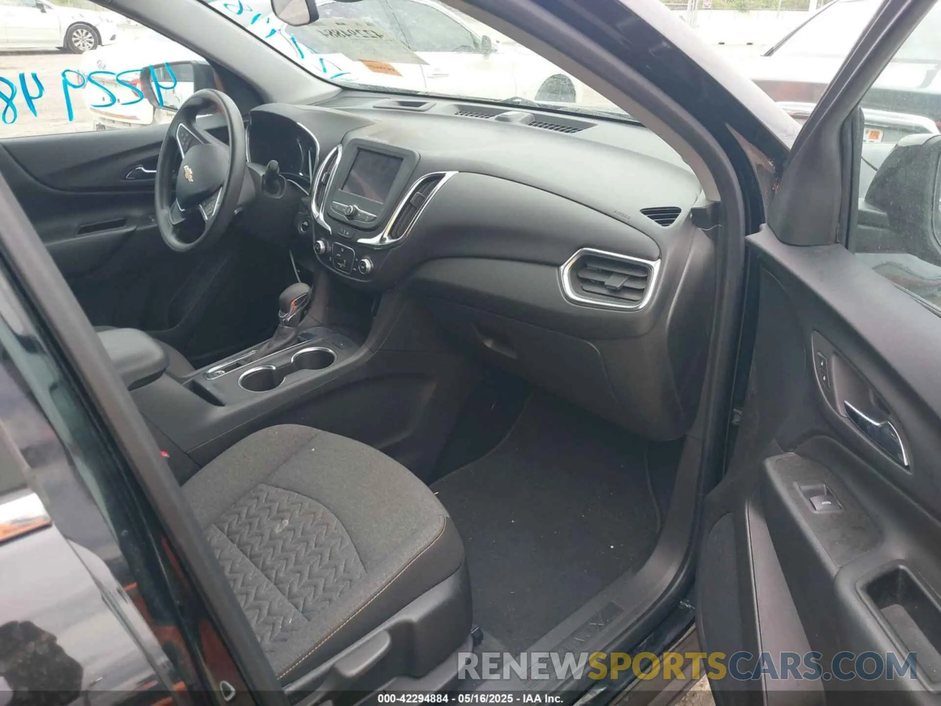 5 Photograph of a damaged car 3GNAXJEV4NL171703 CHEVROLET EQUINOX 2022