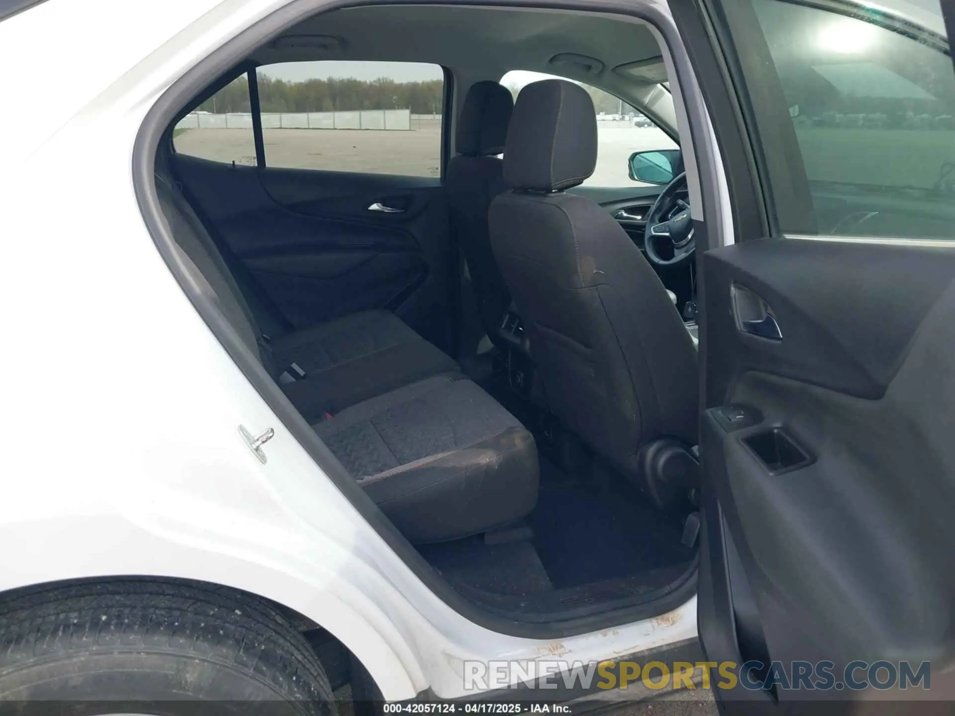 8 Photograph of a damaged car 3GNAXKEV0NL204590 CHEVROLET EQUINOX 2022