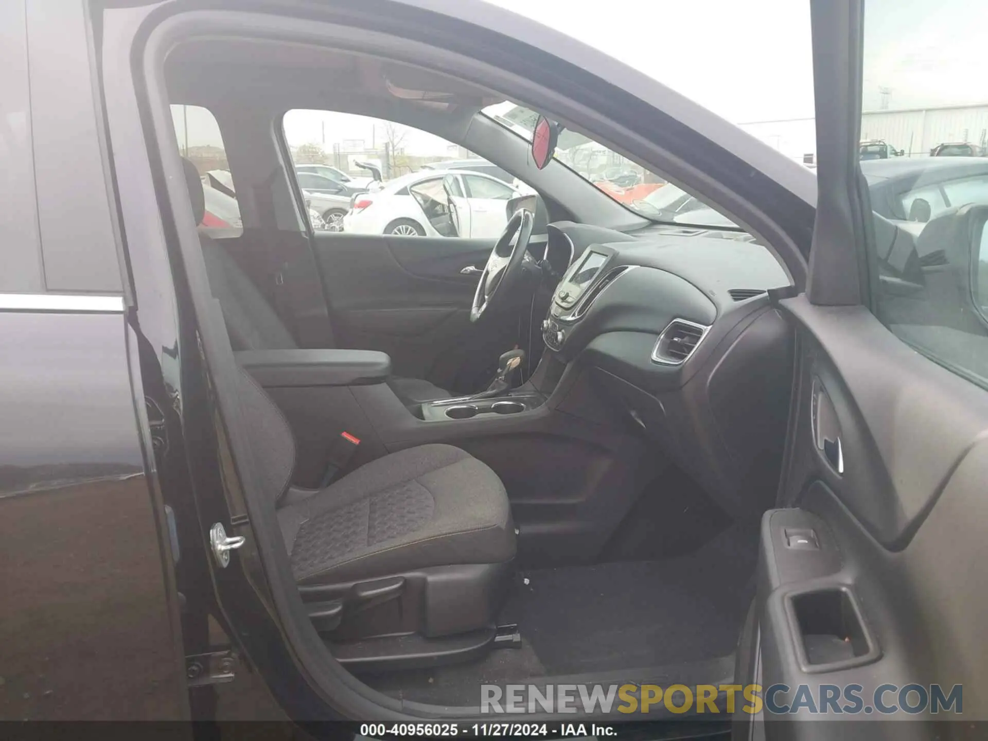 5 Photograph of a damaged car 3GNAXKEV0NL213774 CHEVROLET EQUINOX 2022