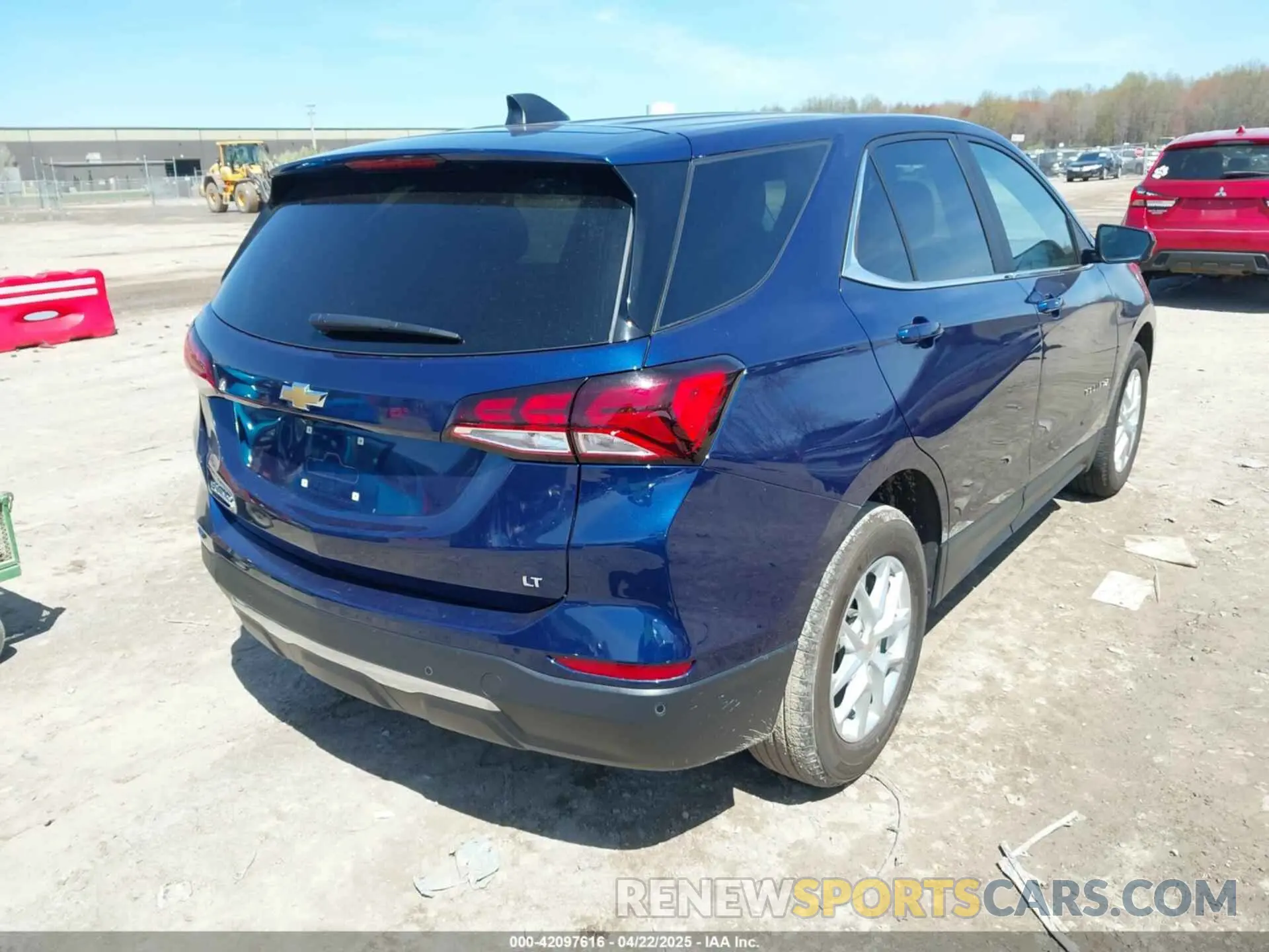4 Photograph of a damaged car 3GNAXKEV0NL299751 CHEVROLET EQUINOX 2022