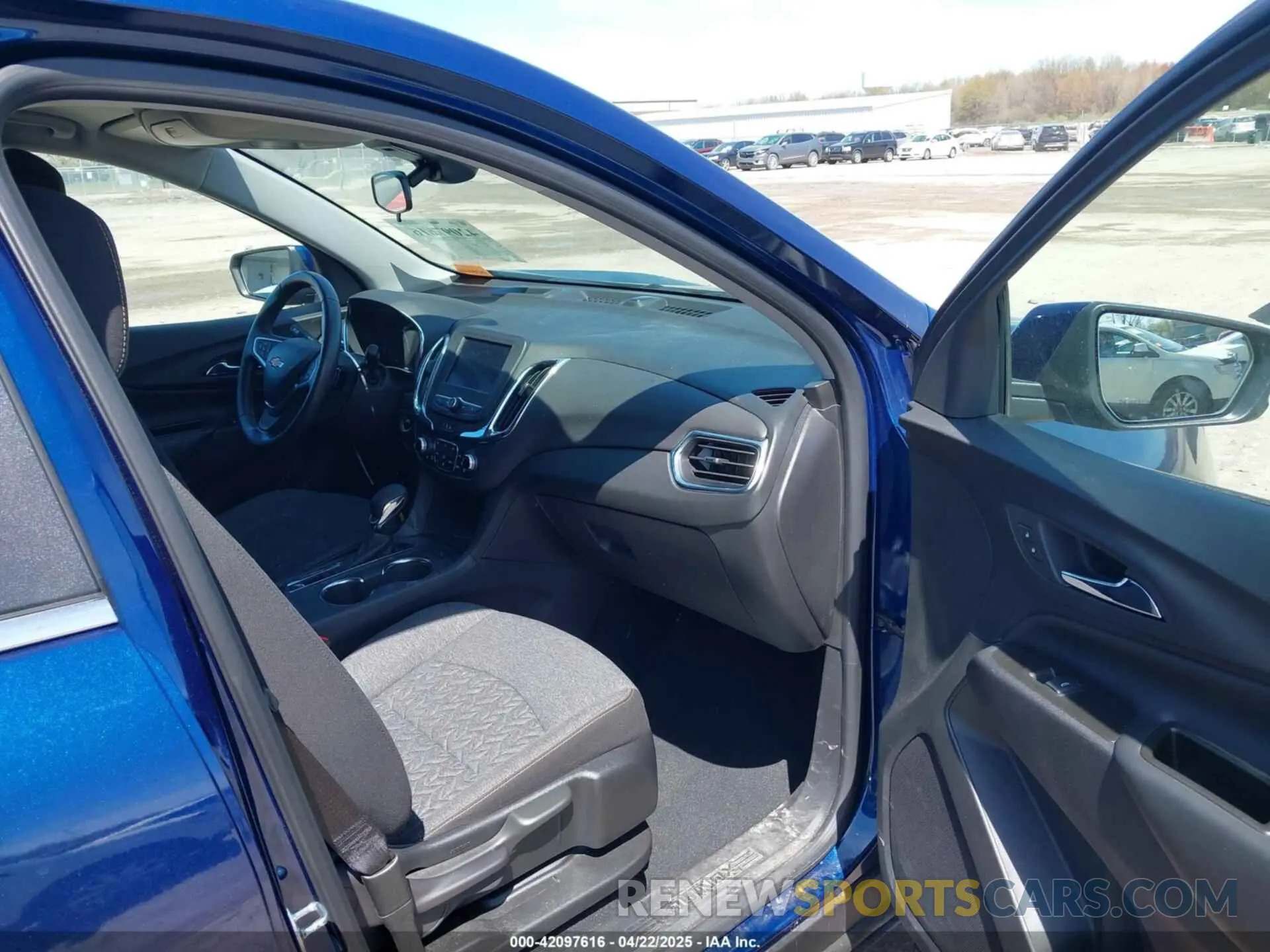 5 Photograph of a damaged car 3GNAXKEV0NL299751 CHEVROLET EQUINOX 2022