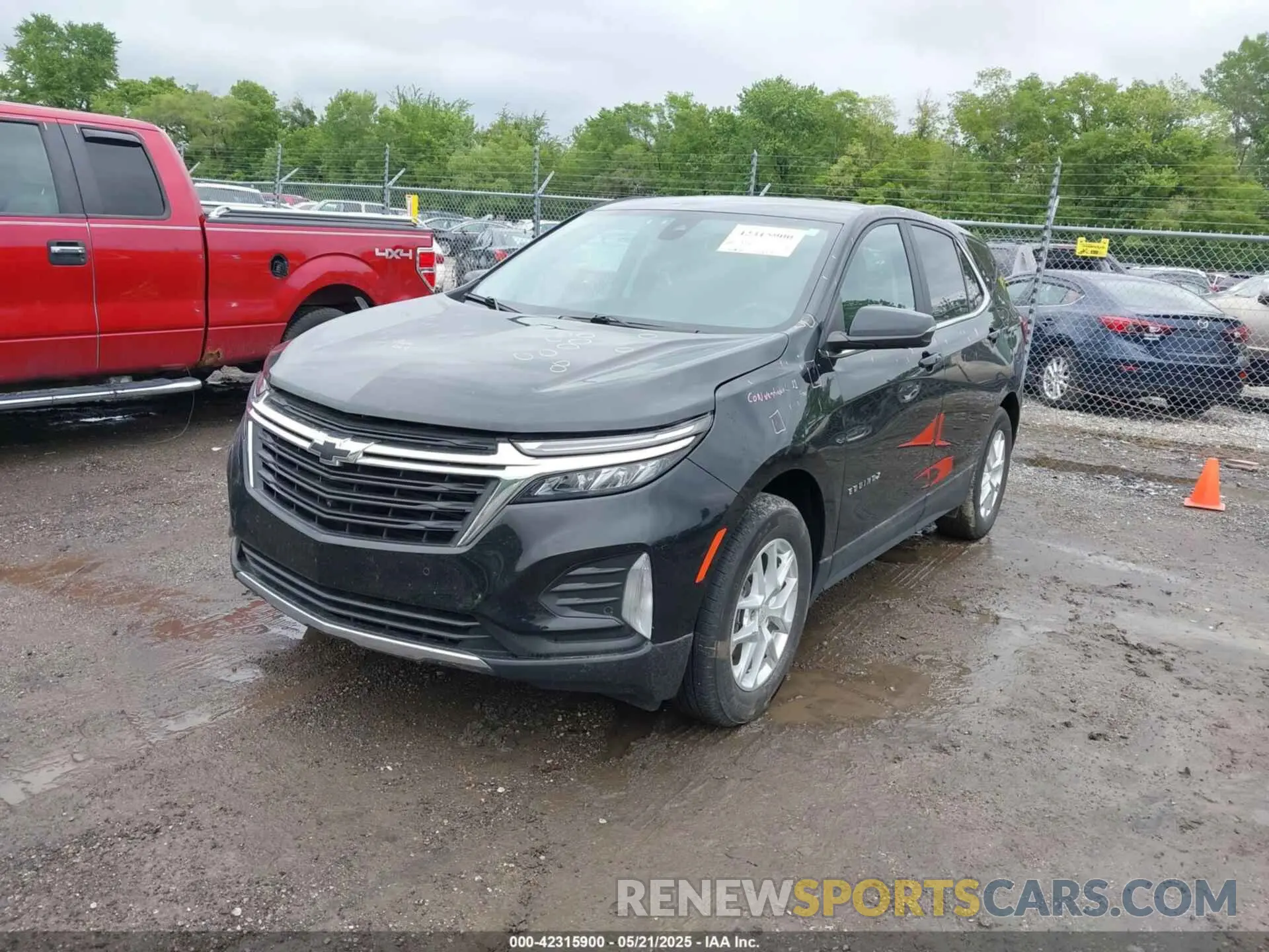 2 Photograph of a damaged car 3GNAXKEV1NL237663 CHEVROLET EQUINOX 2022