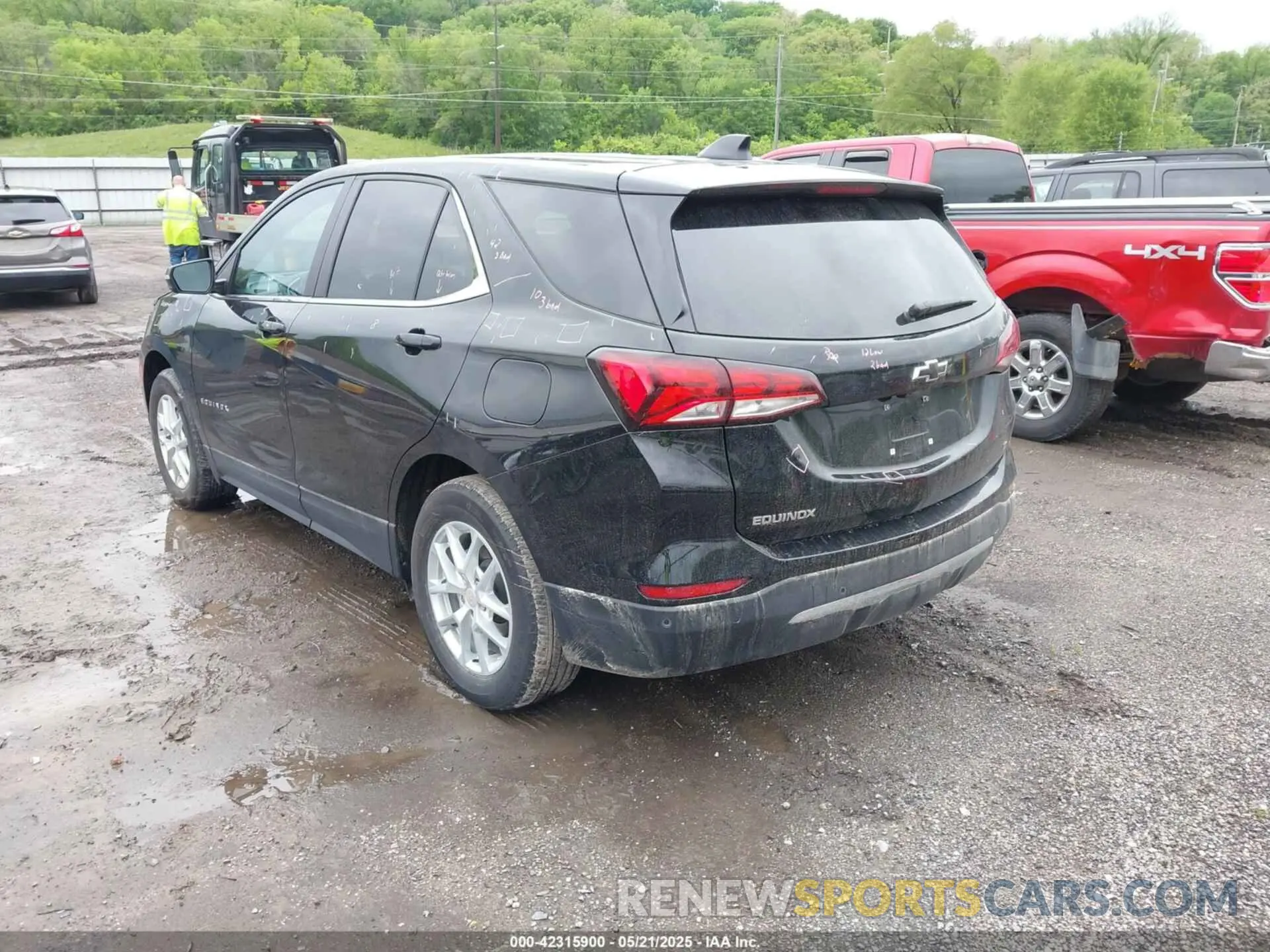 3 Photograph of a damaged car 3GNAXKEV1NL237663 CHEVROLET EQUINOX 2022