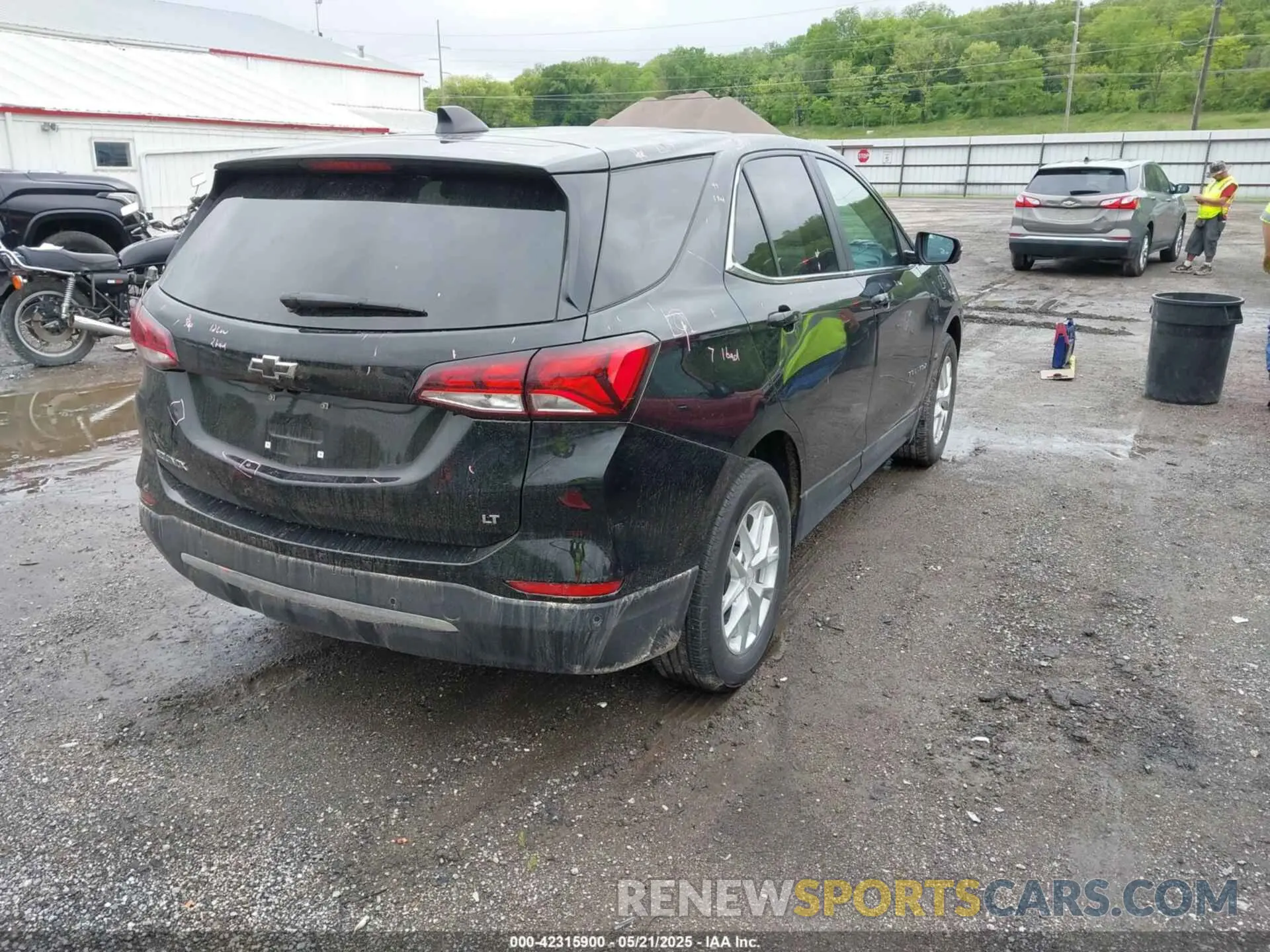4 Photograph of a damaged car 3GNAXKEV1NL237663 CHEVROLET EQUINOX 2022