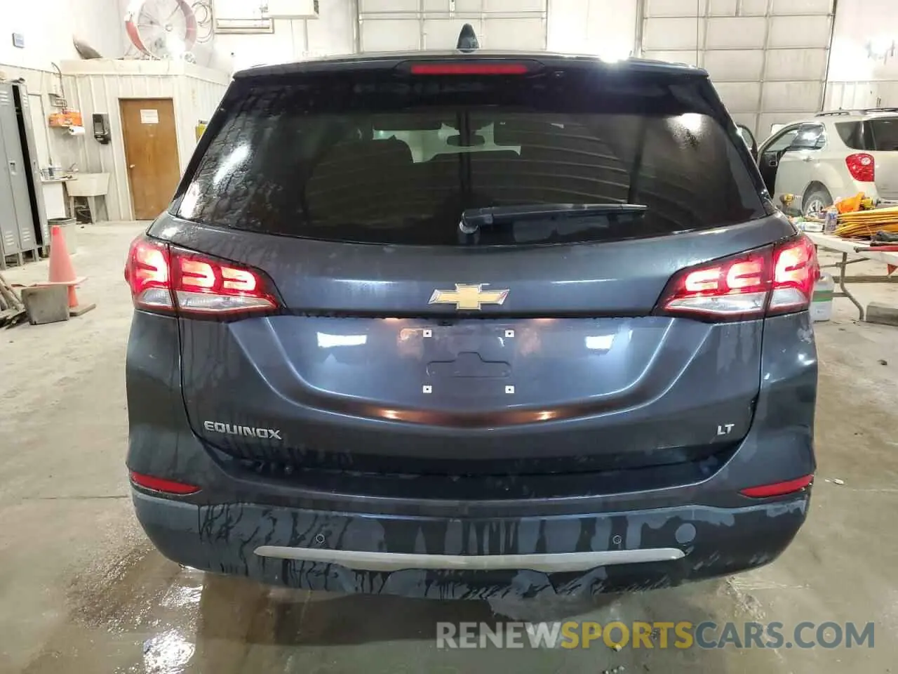6 Photograph of a damaged car 3GNAXKEV2NS244921 CHEVROLET EQUINOX 2022
