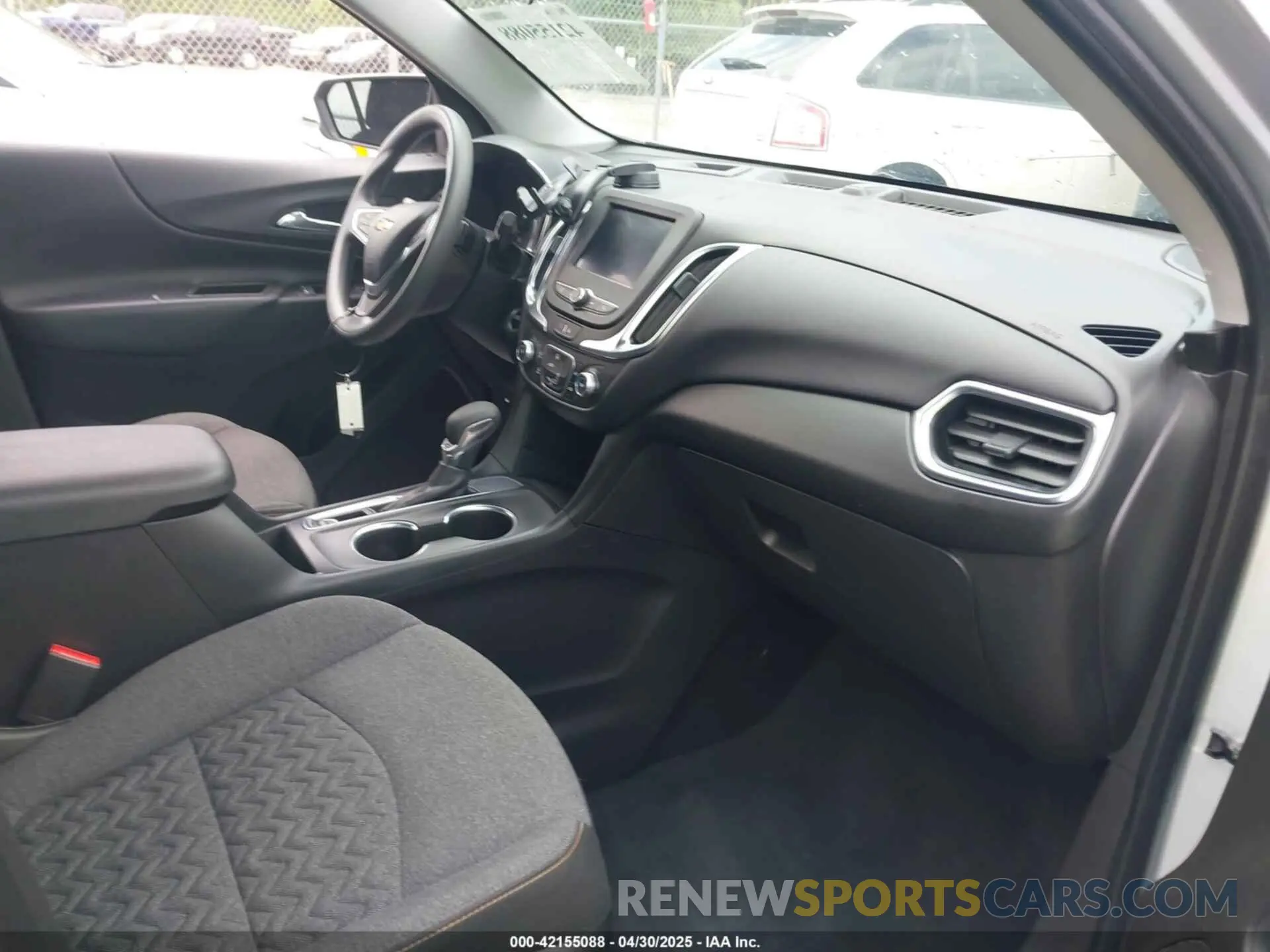 5 Photograph of a damaged car 3GNAXKEV3NL135782 CHEVROLET EQUINOX 2022
