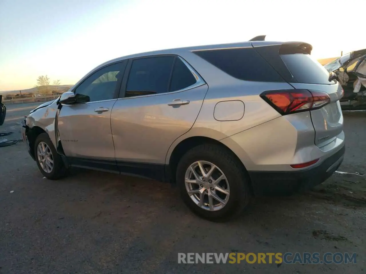 2 Photograph of a damaged car 3GNAXKEV3NL147737 CHEVROLET EQUINOX 2022