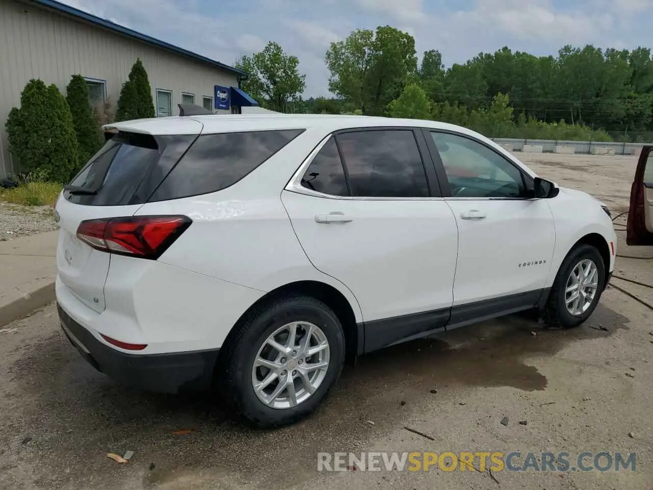 3 Photograph of a damaged car 3GNAXKEV4NL158603 CHEVROLET EQUINOX 2022