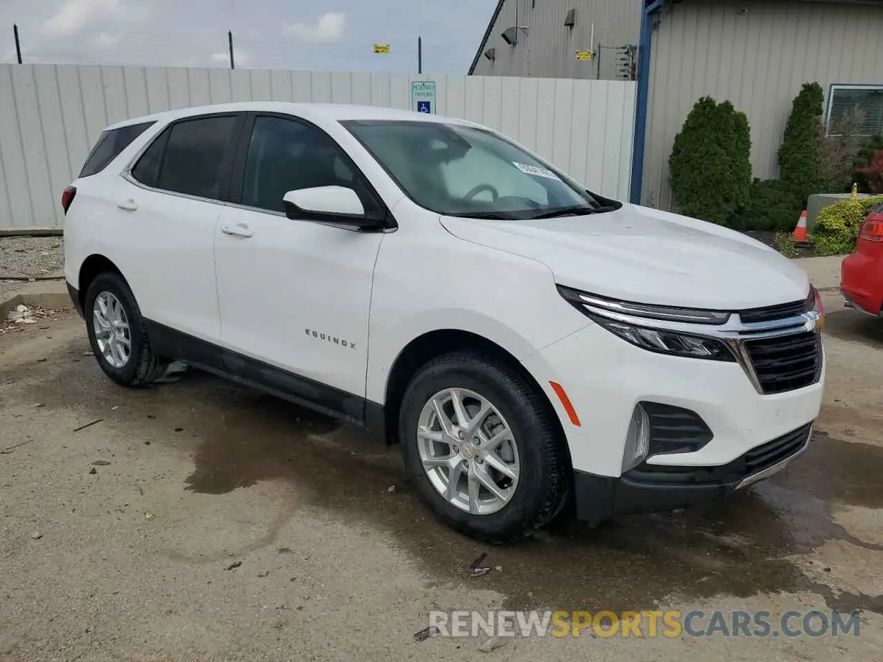 4 Photograph of a damaged car 3GNAXKEV4NL158603 CHEVROLET EQUINOX 2022