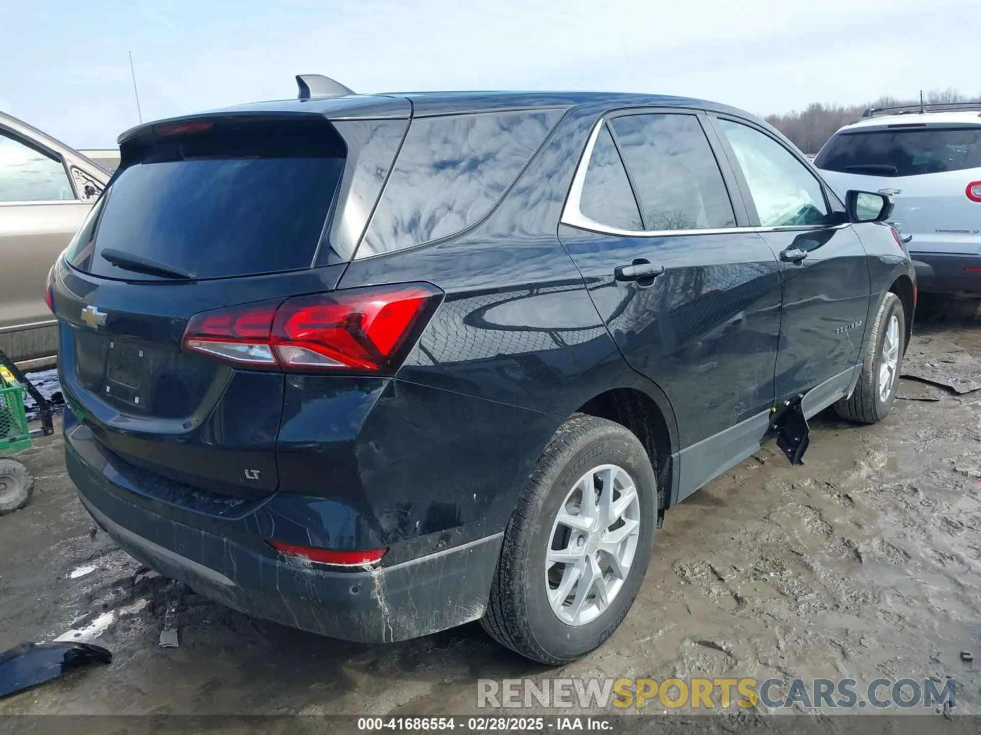 4 Photograph of a damaged car 3GNAXKEV4NL280121 CHEVROLET EQUINOX 2022