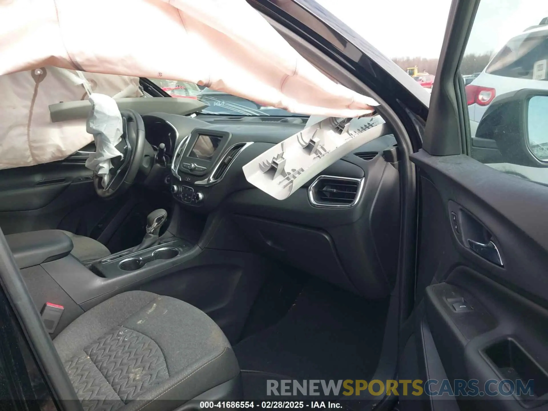 5 Photograph of a damaged car 3GNAXKEV4NL280121 CHEVROLET EQUINOX 2022