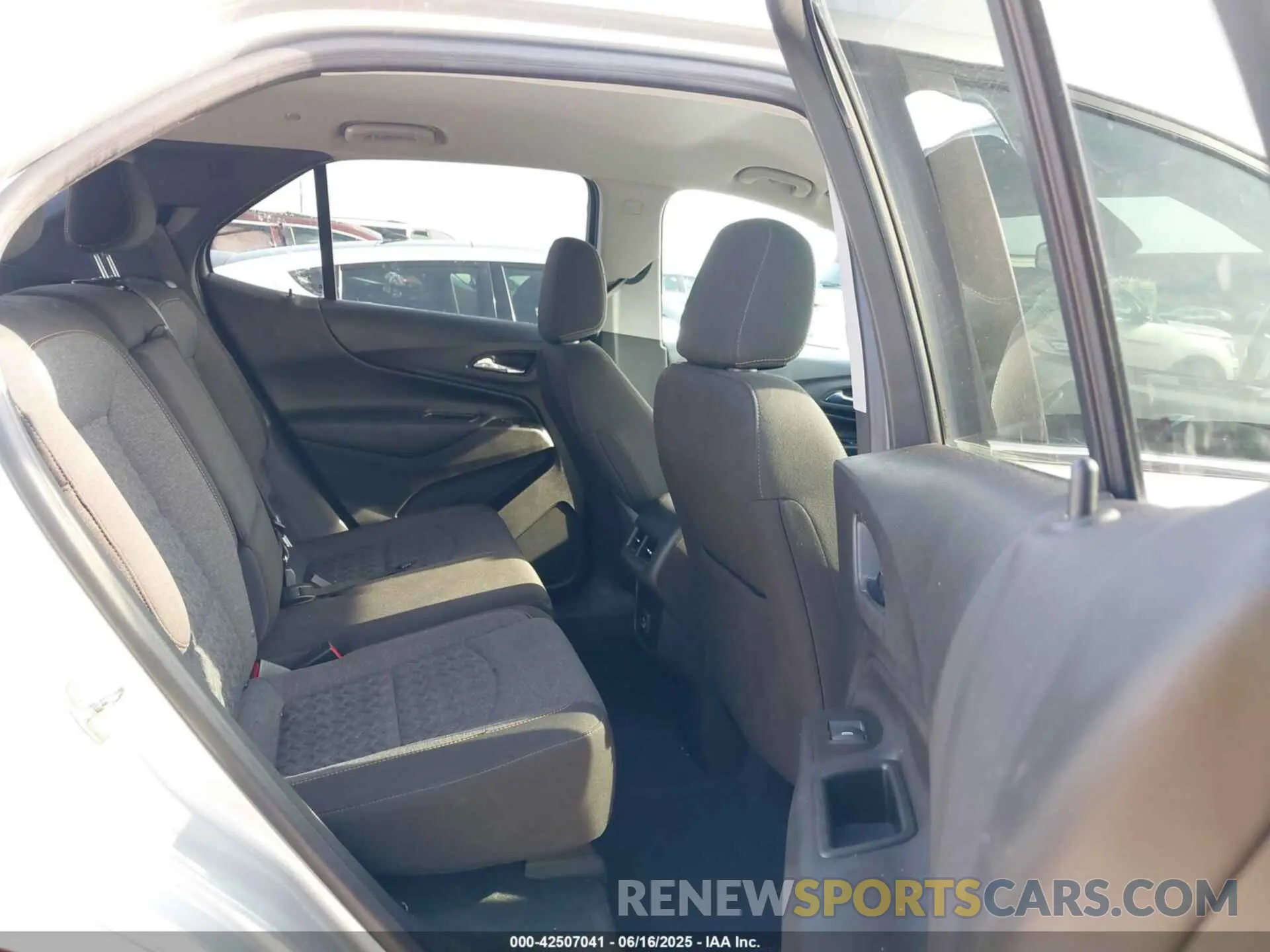 8 Photograph of a damaged car 3GNAXKEV5NL160179 CHEVROLET EQUINOX 2022