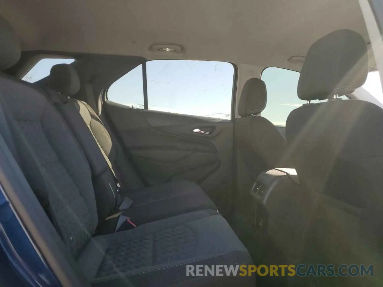 11 Photograph of a damaged car 3GNAXKEV5NL255504 CHEVROLET EQUINOX 2022