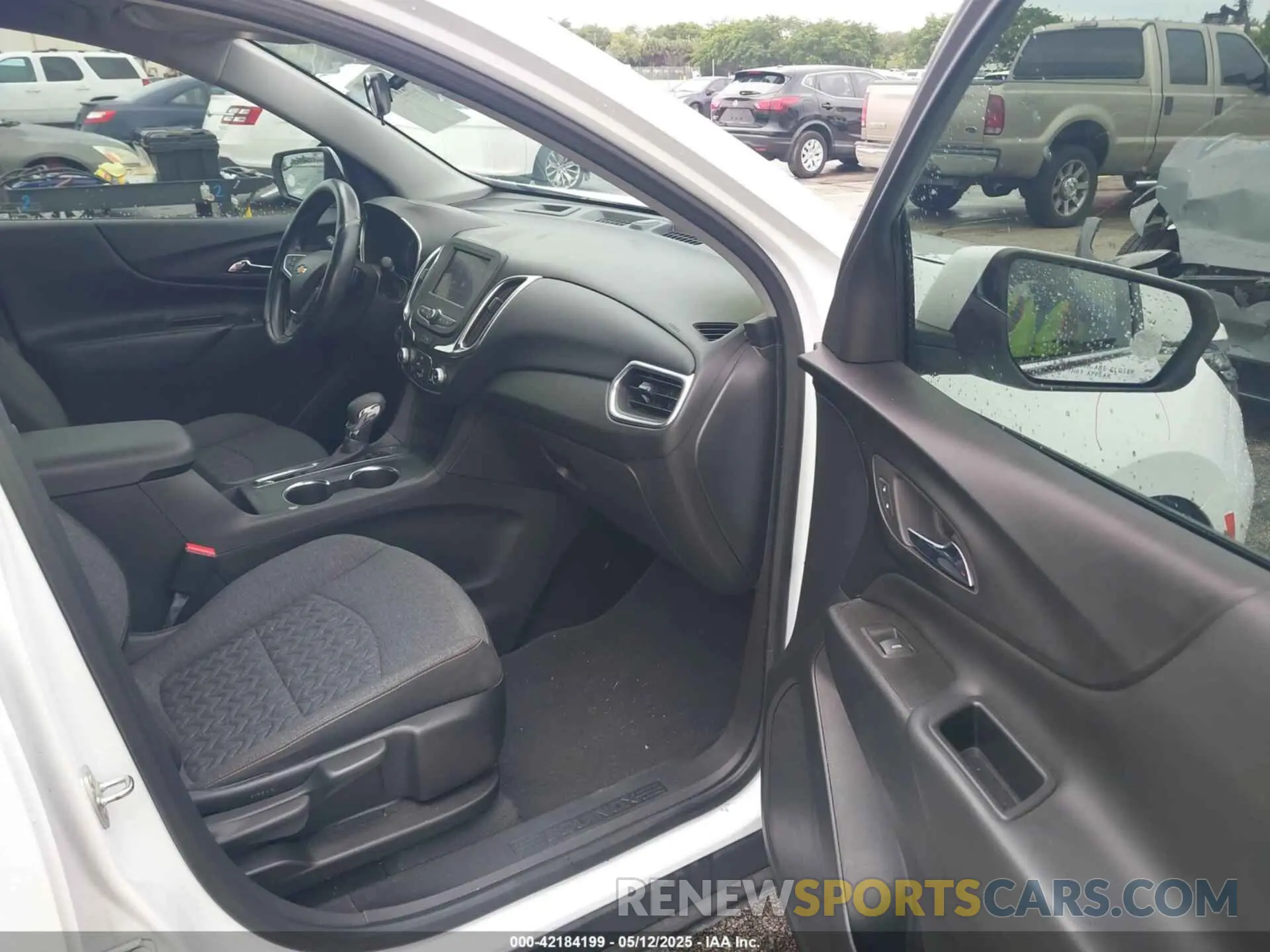 5 Photograph of a damaged car 3GNAXKEV5NL259715 CHEVROLET EQUINOX 2022