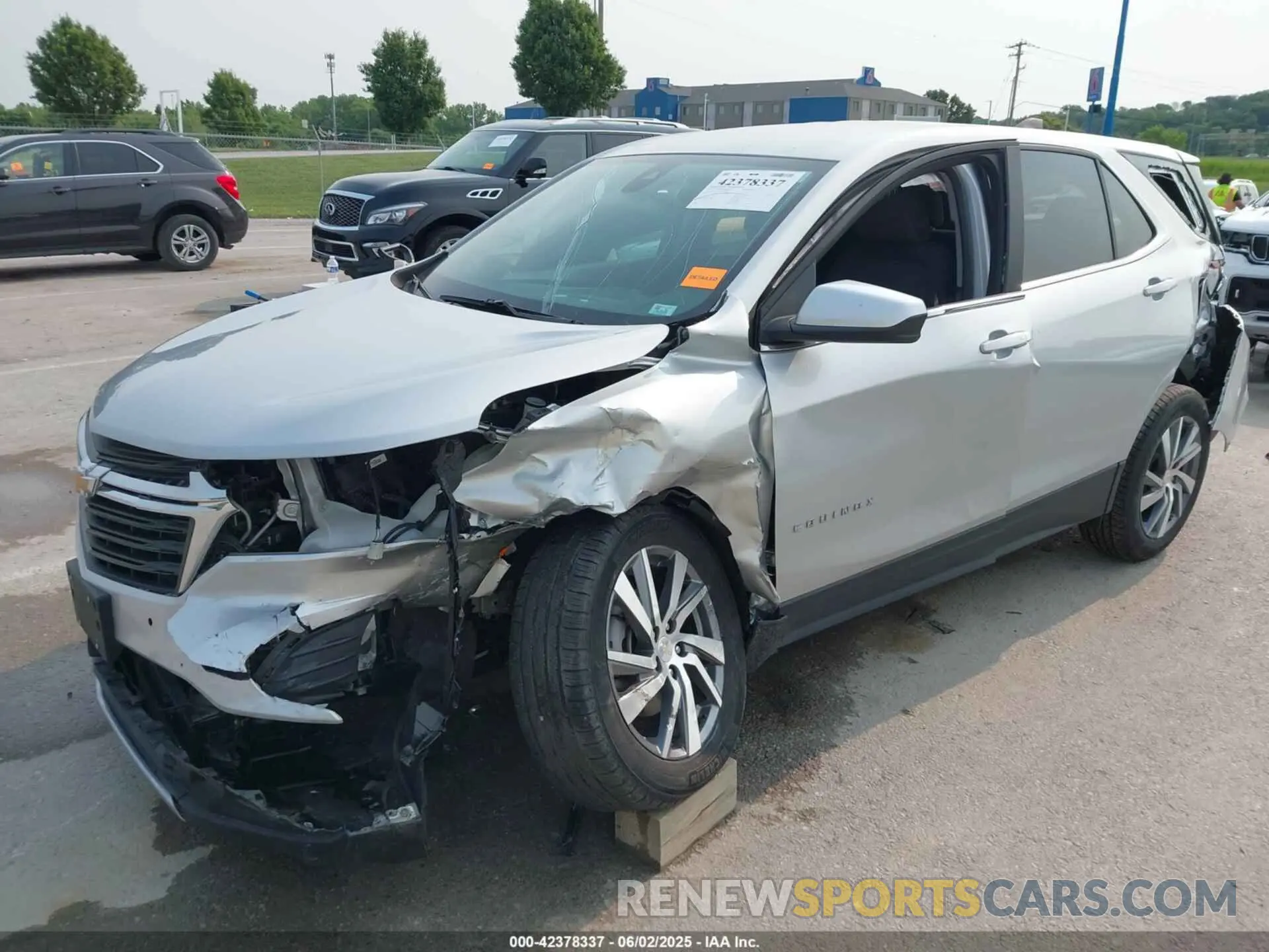 2 Фотография поврежденного автомобиля 3GNAXKEV5NL277227 CHEVROLET EQUINOX 2022