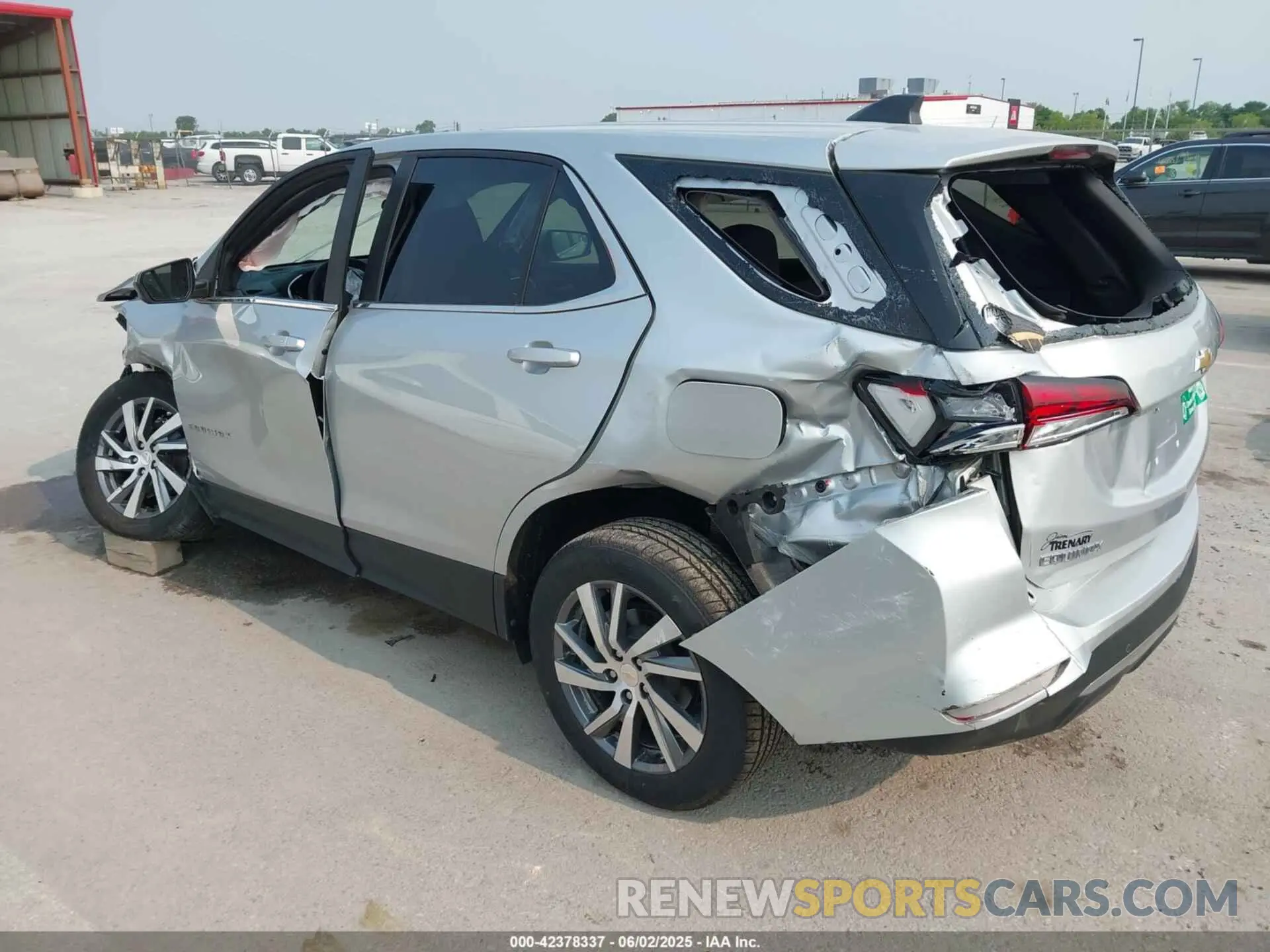 3 Фотография поврежденного автомобиля 3GNAXKEV5NL277227 CHEVROLET EQUINOX 2022