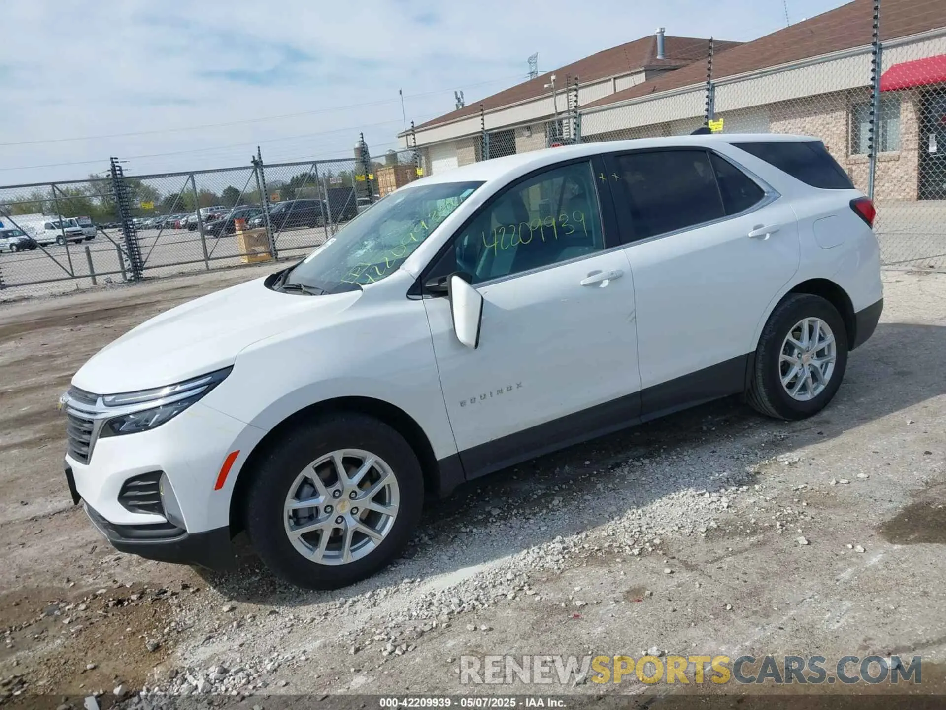 2 Photograph of a damaged car 3GNAXKEV5NS216434 CHEVROLET EQUINOX 2022