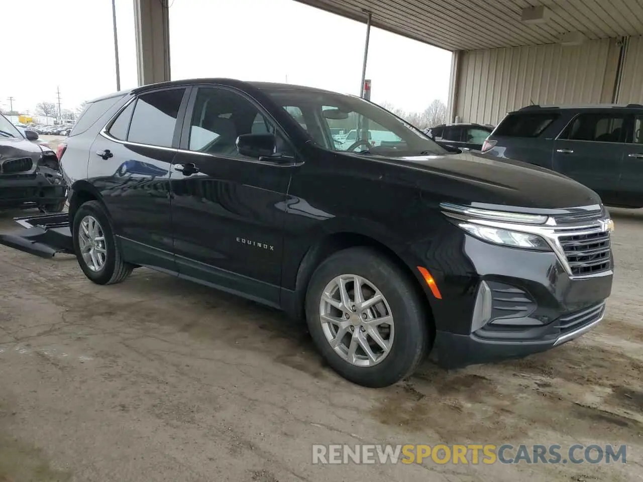 4 Photograph of a damaged car 3GNAXKEV6NL313037 CHEVROLET EQUINOX 2022